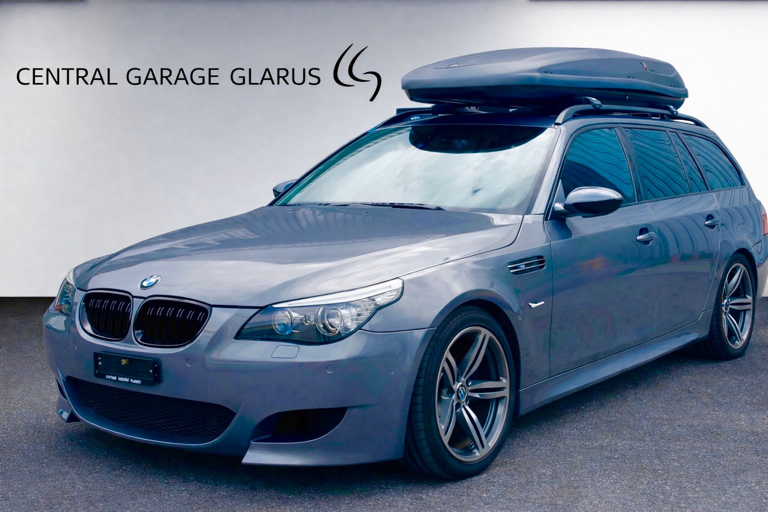 BMW M5 Touring-image-0