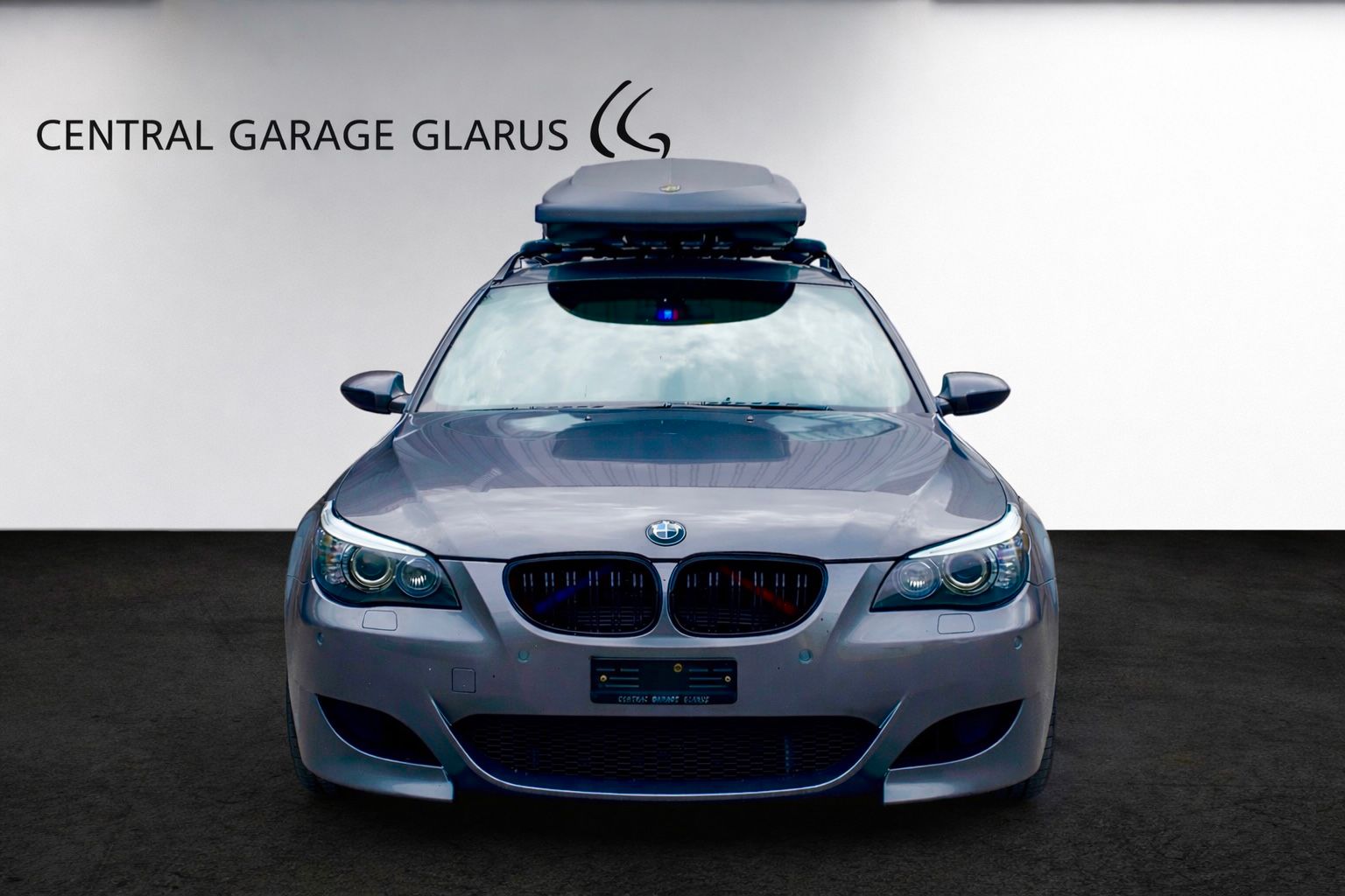 BMW M5 Touring-image-1