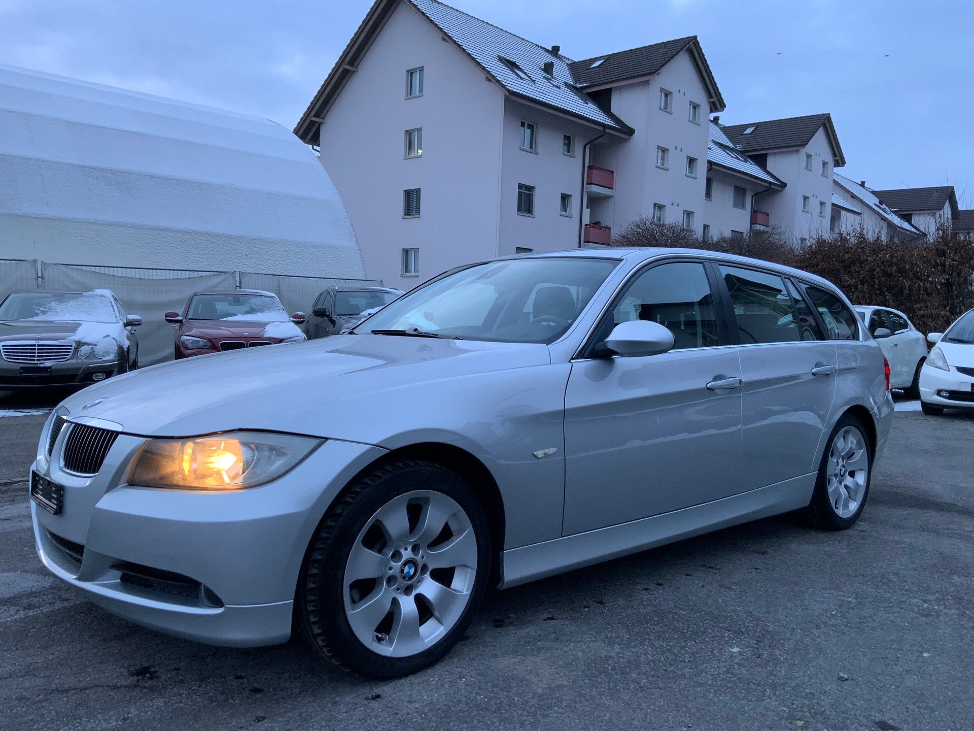 BMW BMW 325 Xi Touring-image-1
