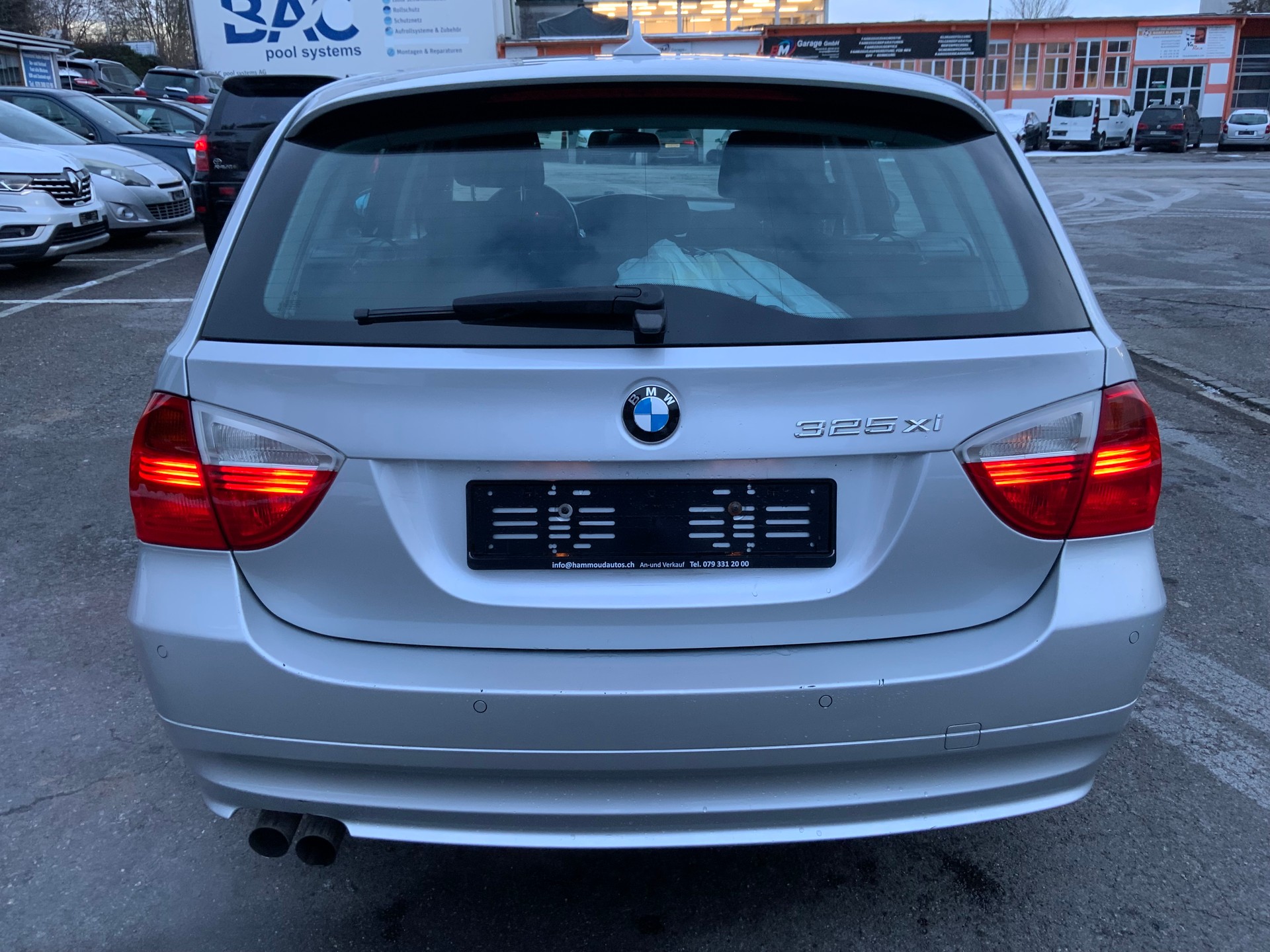 BMW BMW 325 Xi Touring-image-8