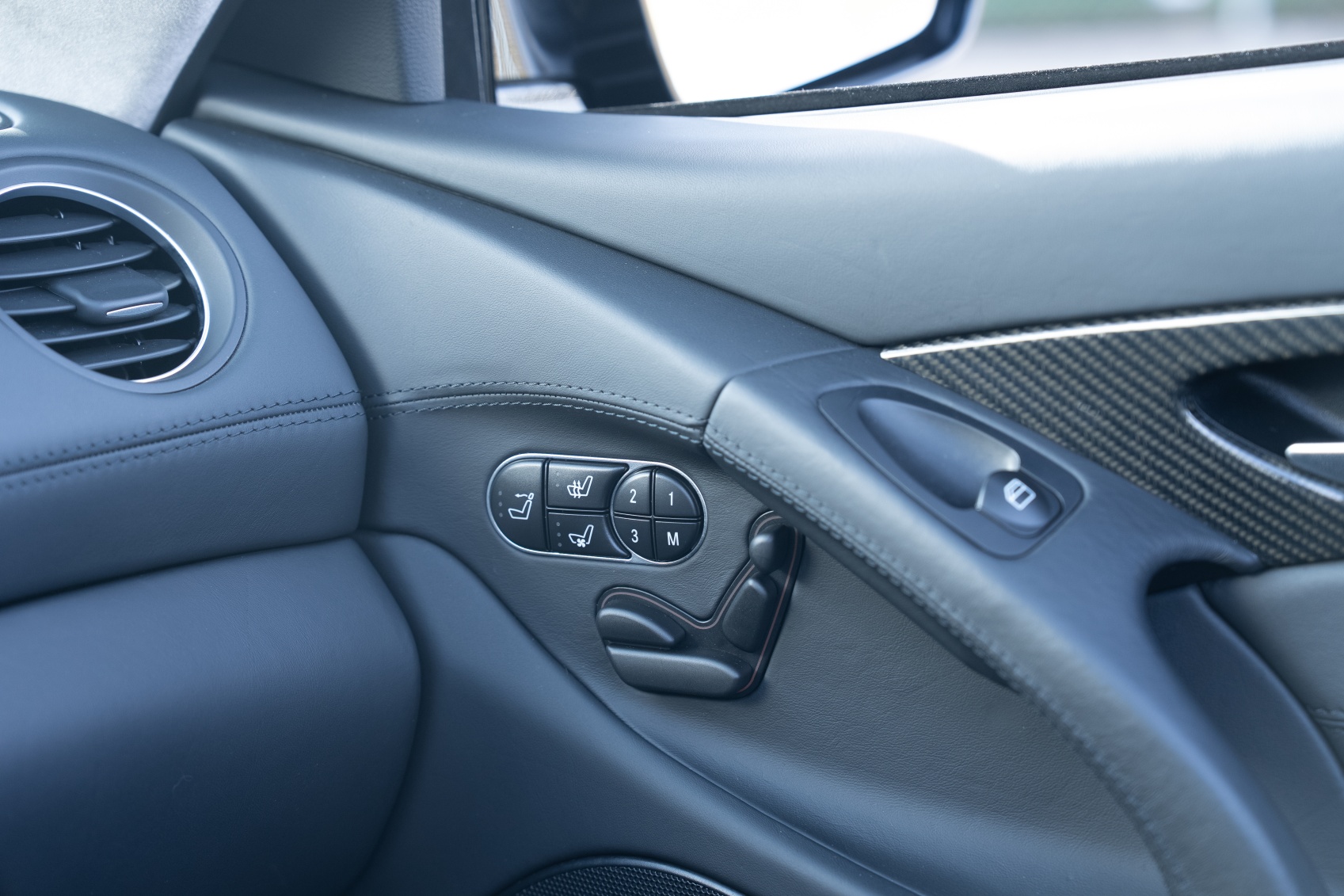 MERCEDES-BENZ SL 63 V8 AMG Cabriolet-image-10