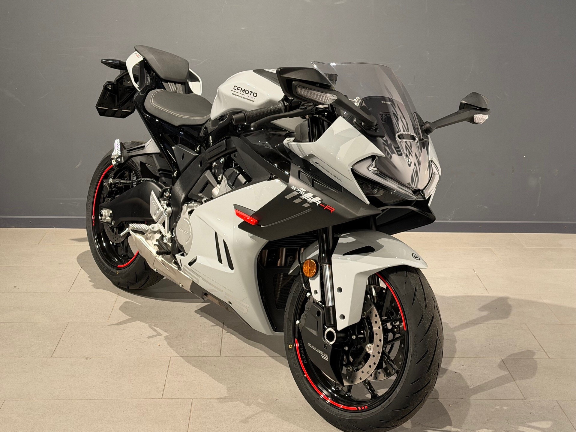 CF MOTO 675 SR-R-showroom-element-1