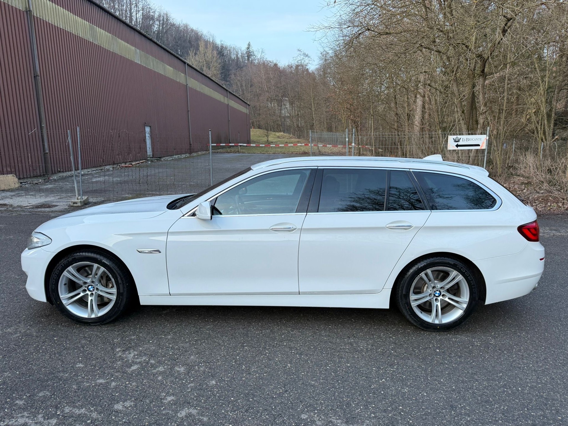 BMW 530d xDrive Touring Steptronic-image-2