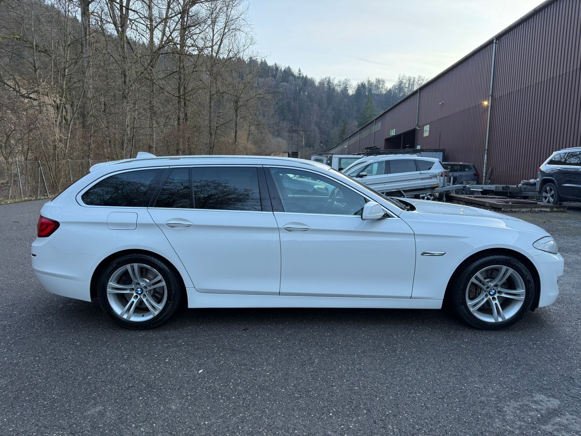 BMW 530d xDrive Touring Steptronic-image-4