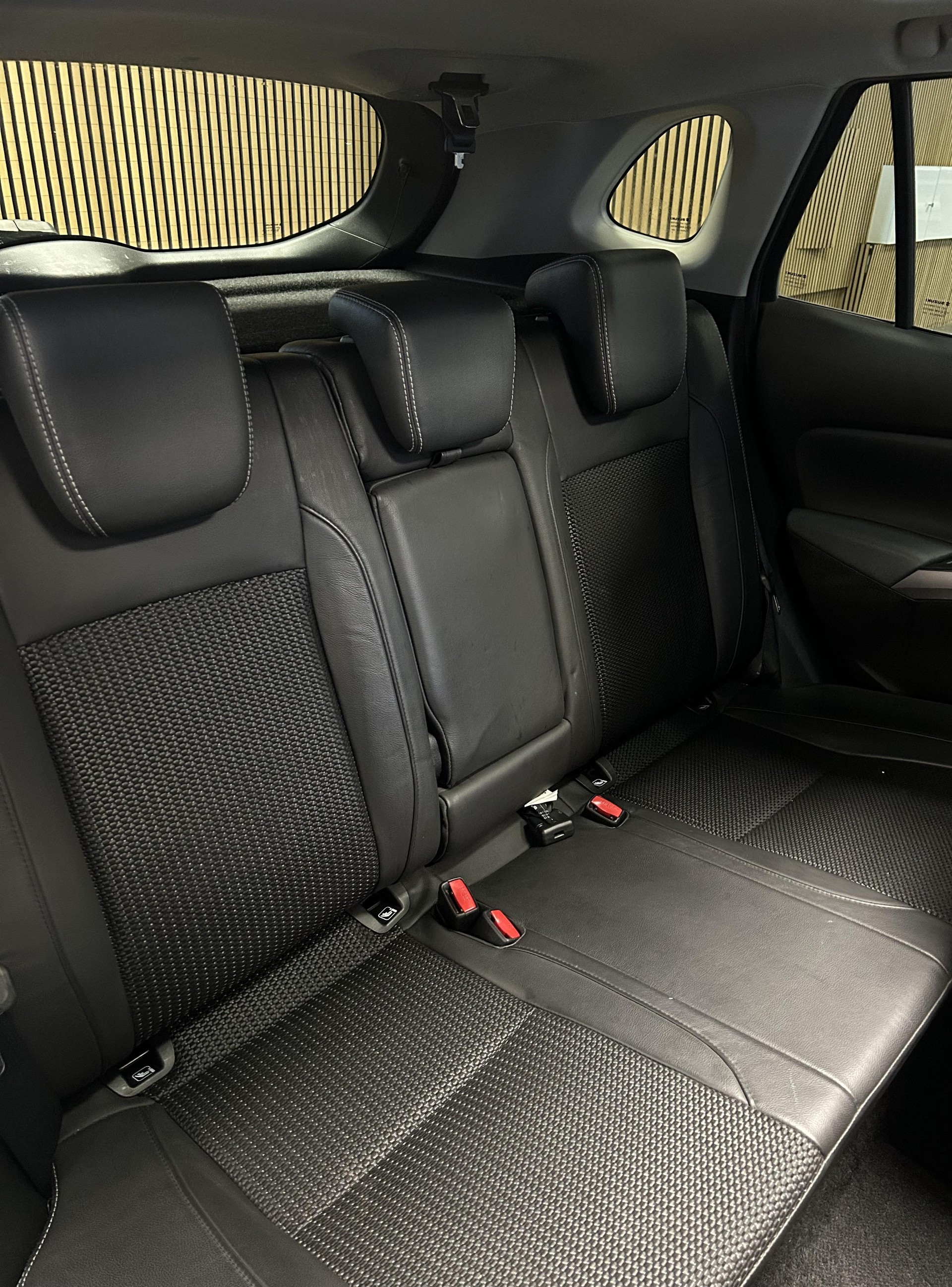 SUZUKI S-Cross 1.4 T Compact Top Hybrid 4x4-image-19