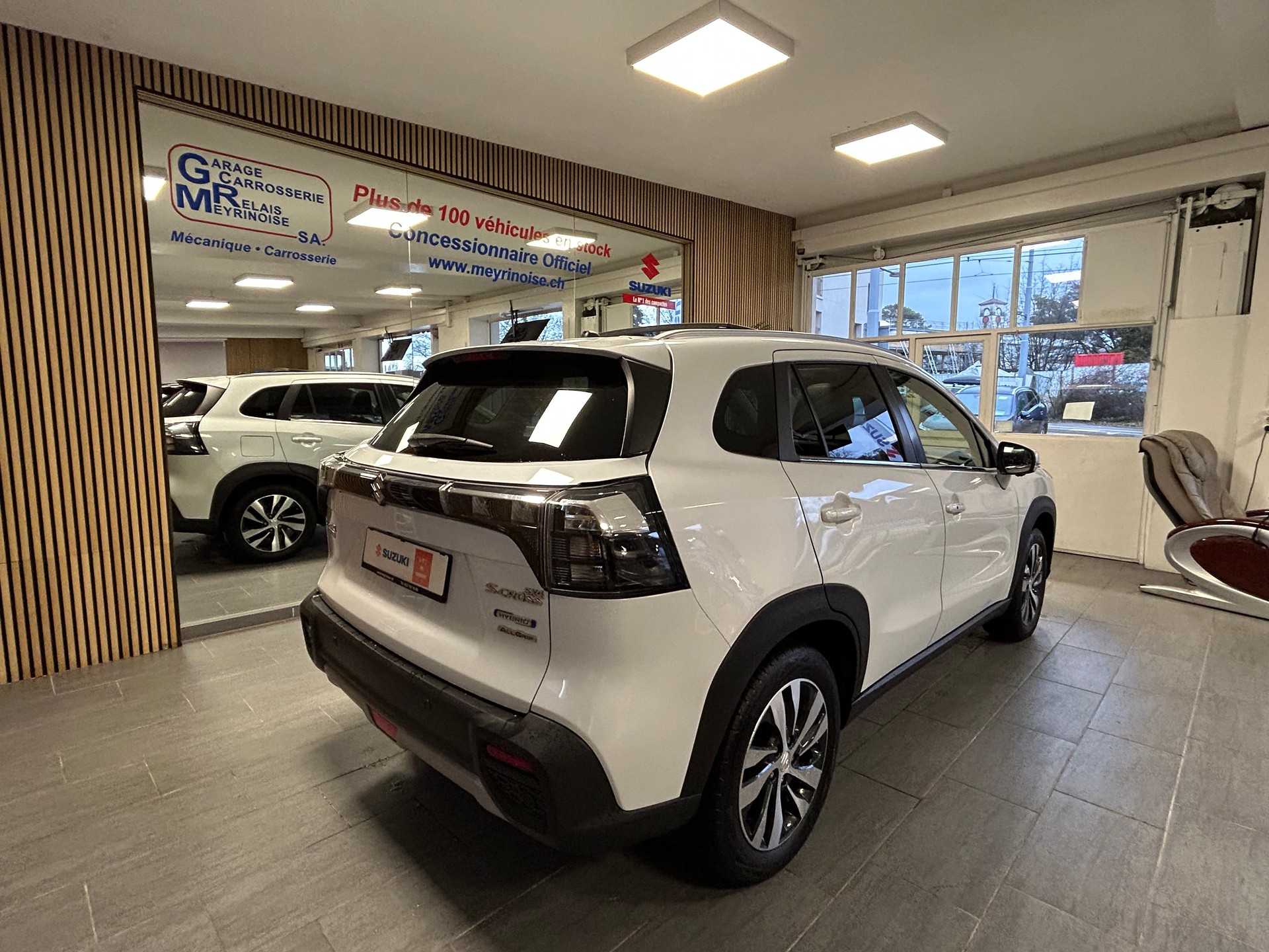 SUZUKI S-Cross 1.4 T Compact Top Hybrid 4x4-image-8
