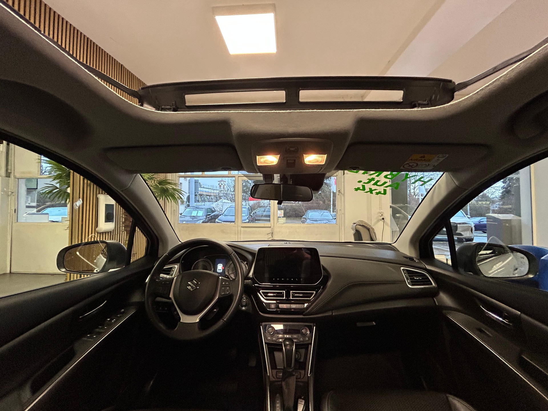 SUZUKI S-Cross 1.4 T Compact Top Hybrid 4x4-image-9