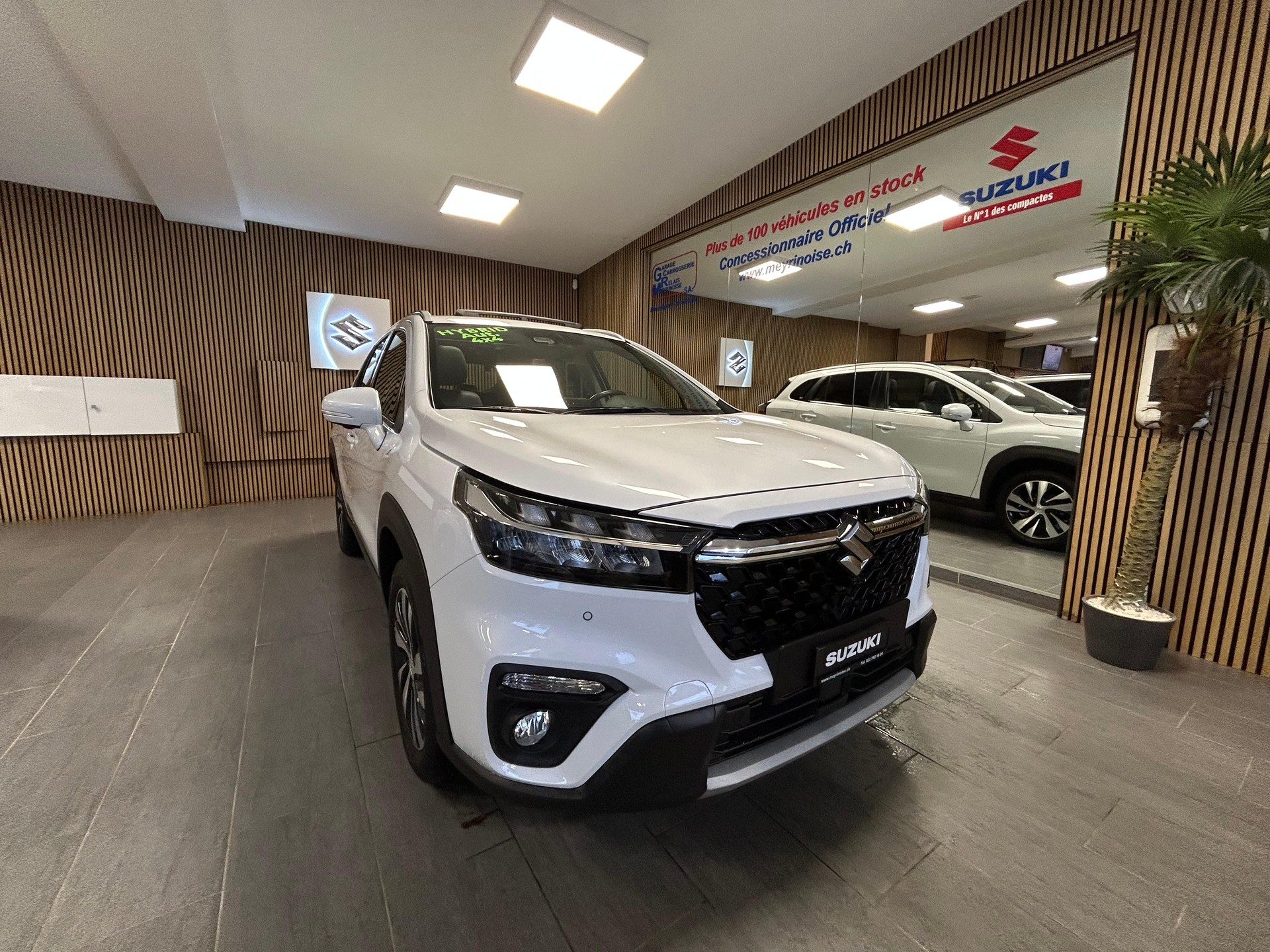 SUZUKI S-Cross 1.4 T Compact Top Hybrid 4x4-image-3