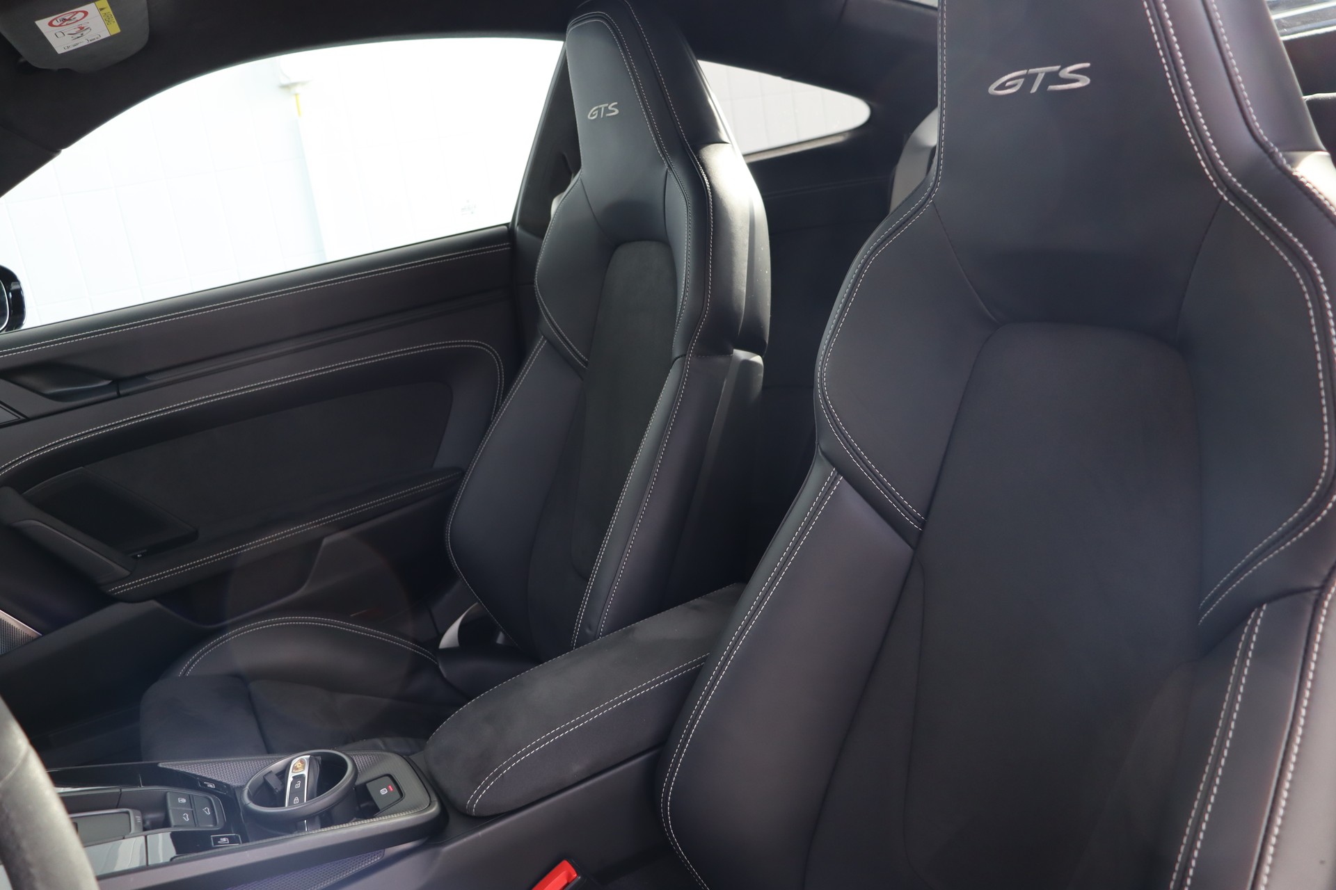 PORSCHE 911 Carrera 4 GTS PDK-image-9