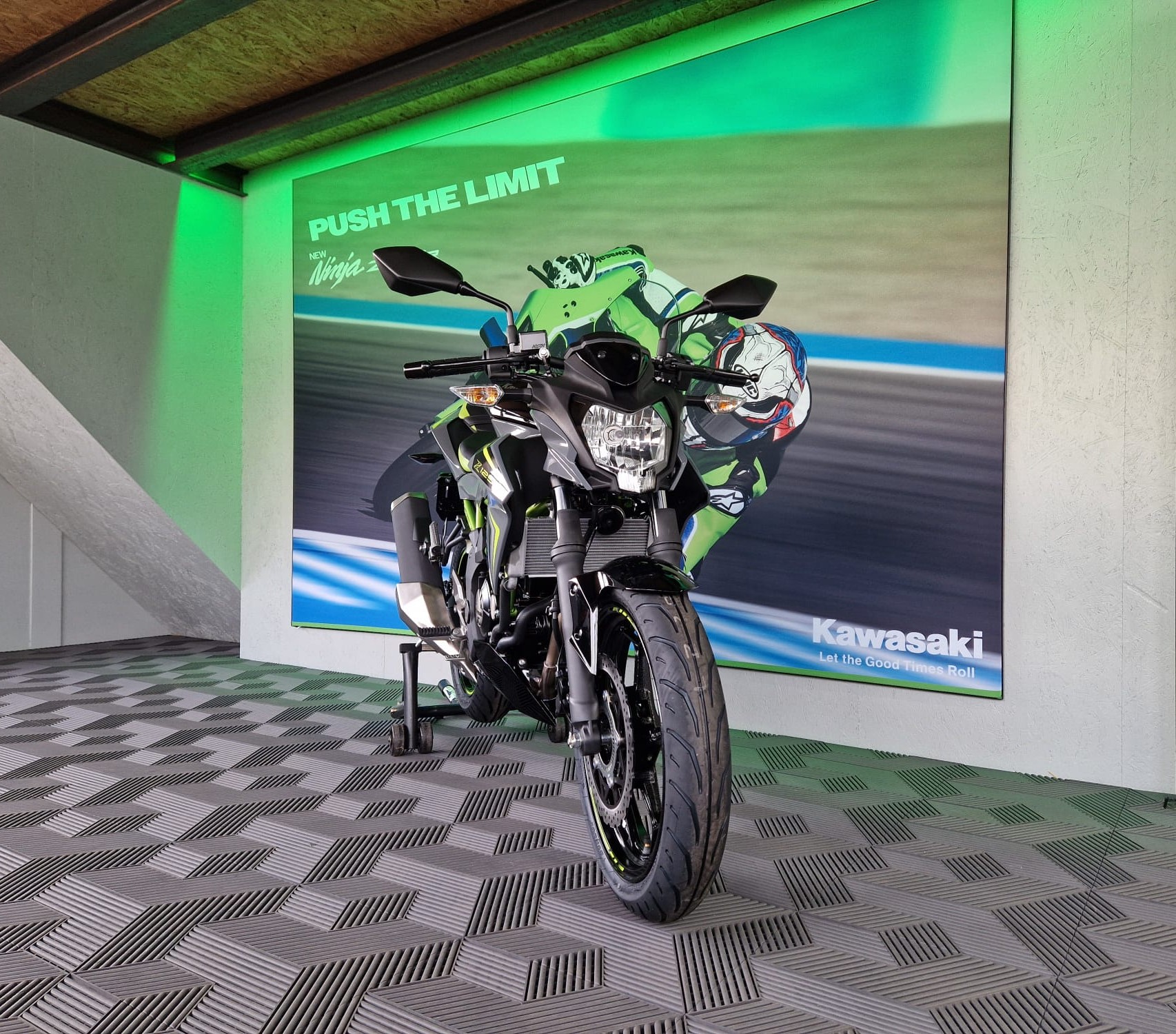 KAWASAKI Z 125 an Lager-image-4