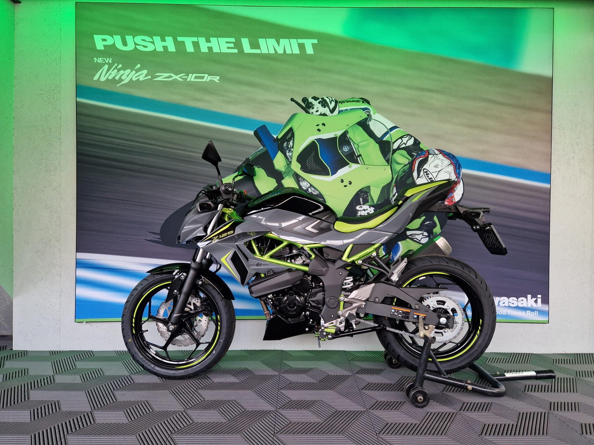 KAWASAKI Z 125 an Lager-image-2