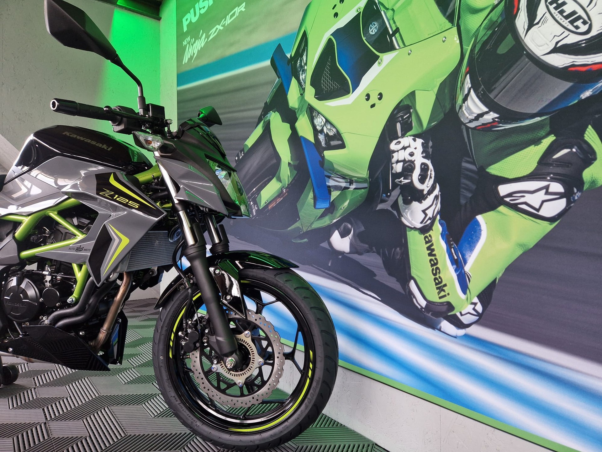 KAWASAKI Z 125 an Lager