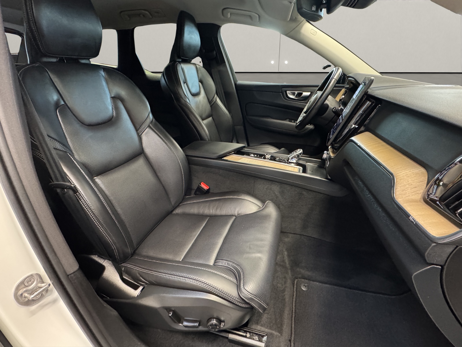 VOLVO XC60 2.0 T8 TE Plus Dark eAWD-image-15