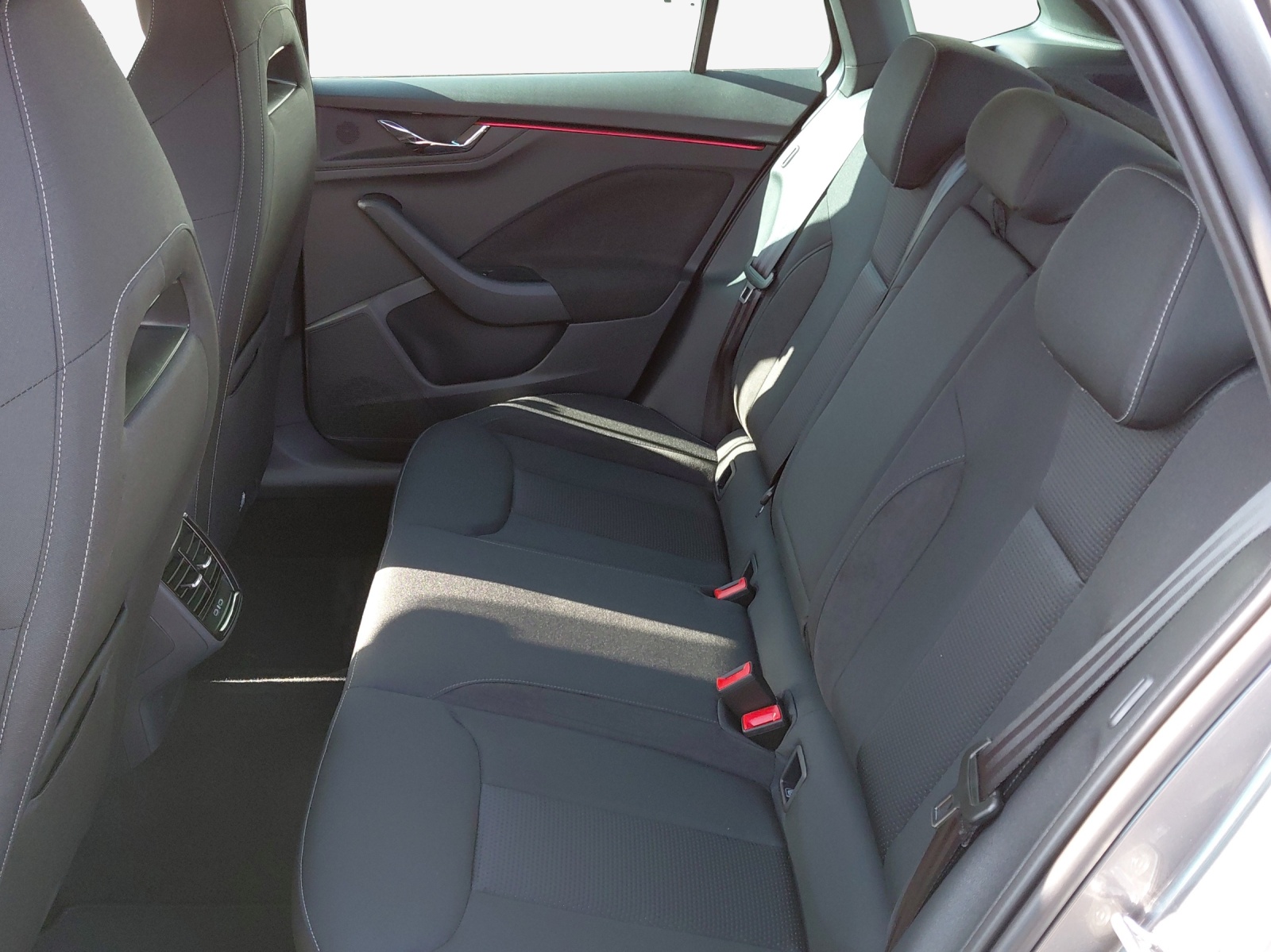SKODA Kamiq 1.5 TSI Dynamic DSG-image-11