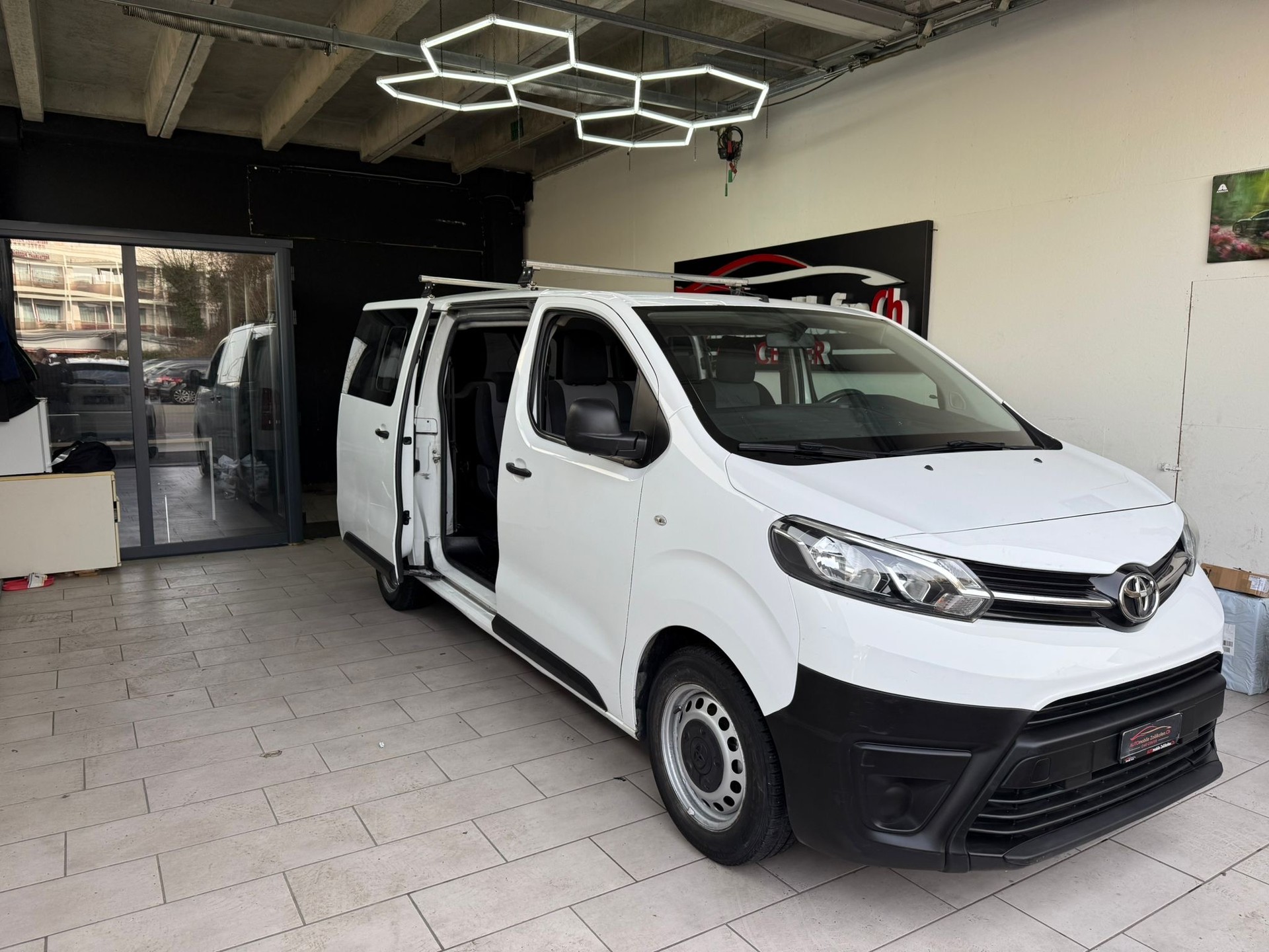TOYOTA PROACE-image-1