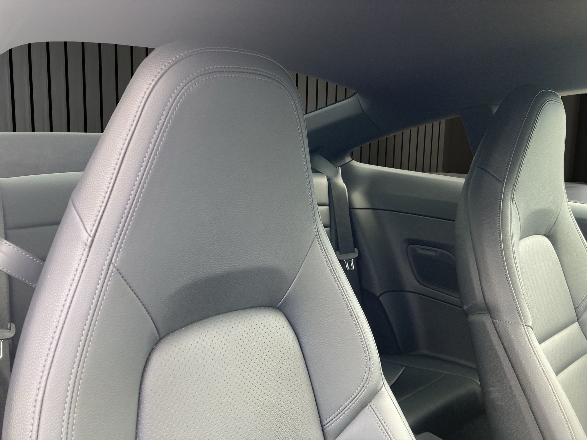 PORSCHE 911 Carrera 4-image-16