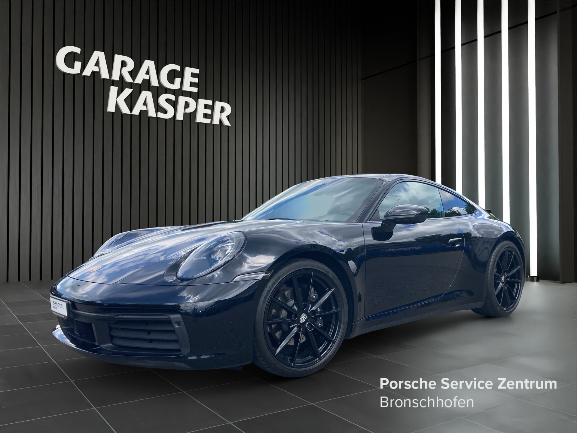 PORSCHE 911 Carrera 4-image-0