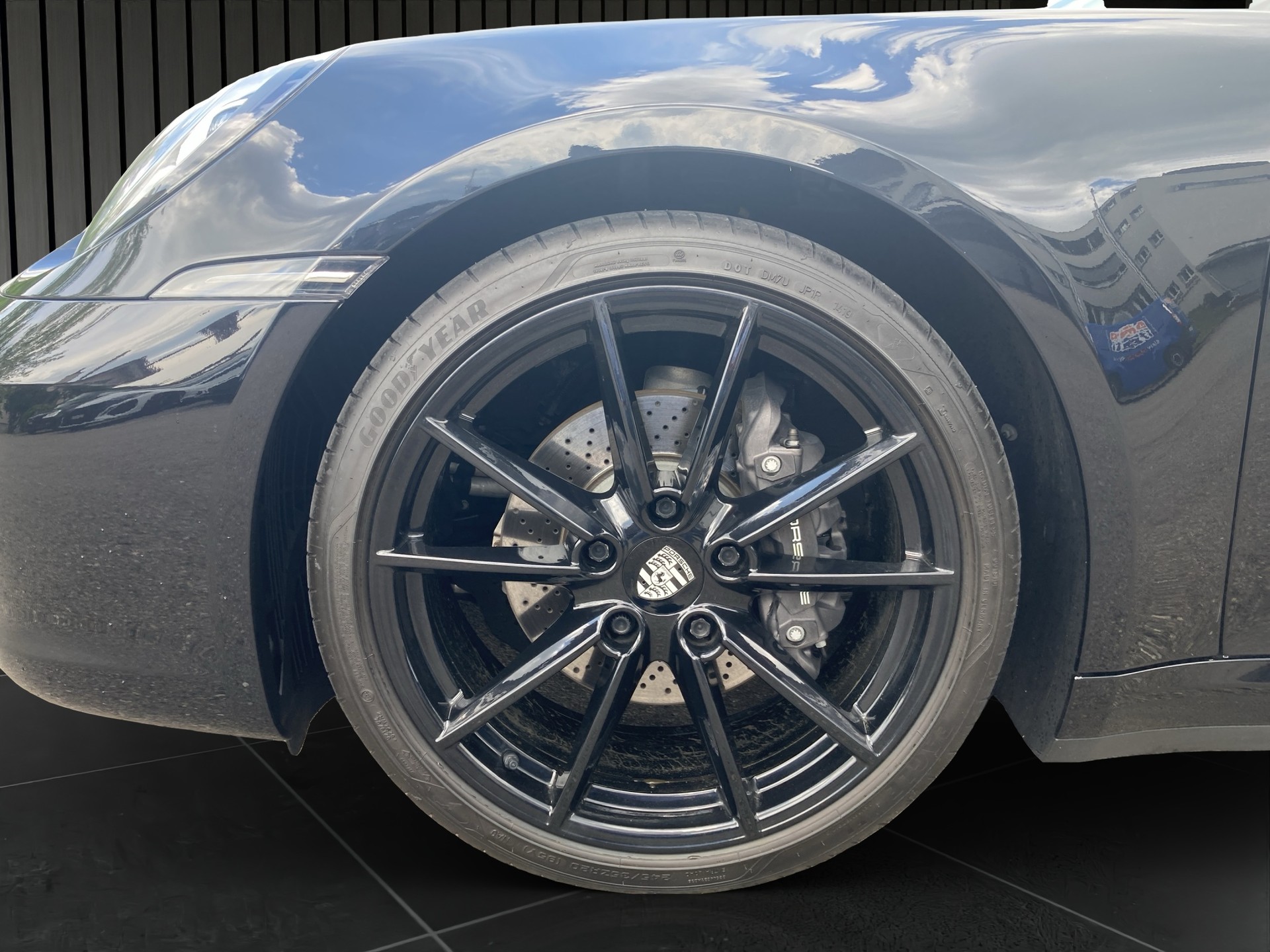 PORSCHE 911 Carrera 4-image-7