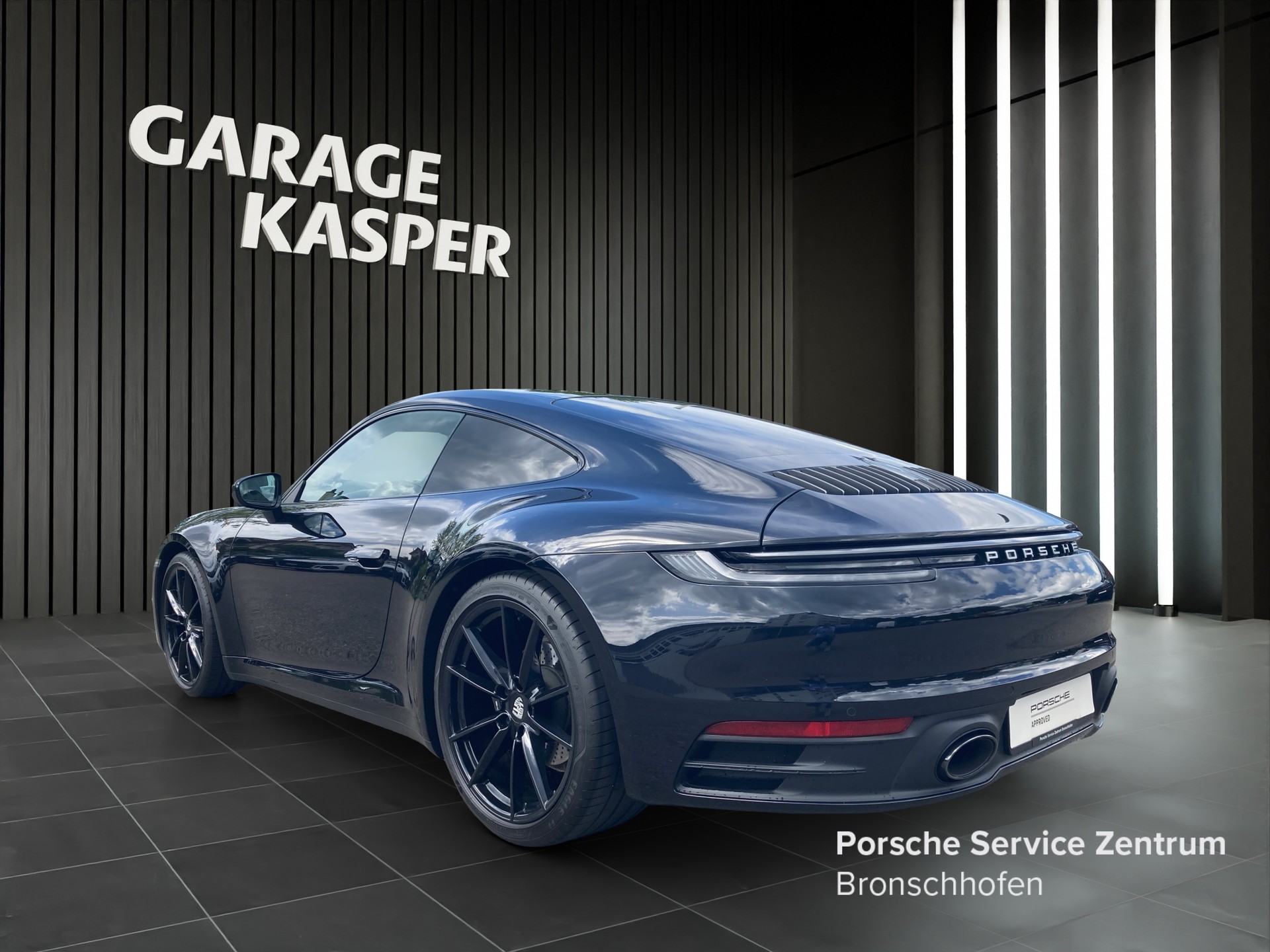 PORSCHE 911 Carrera 4-image-2