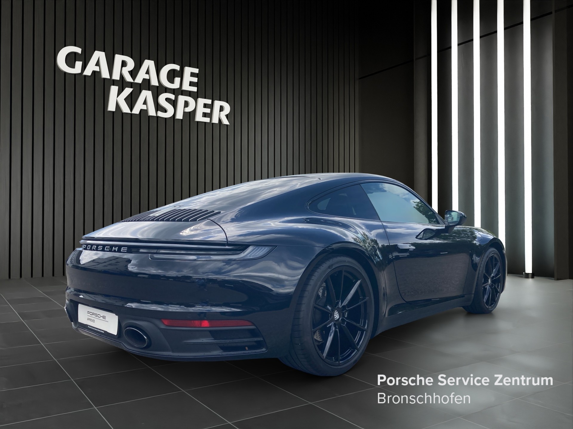 PORSCHE 911 Carrera 4-image-4