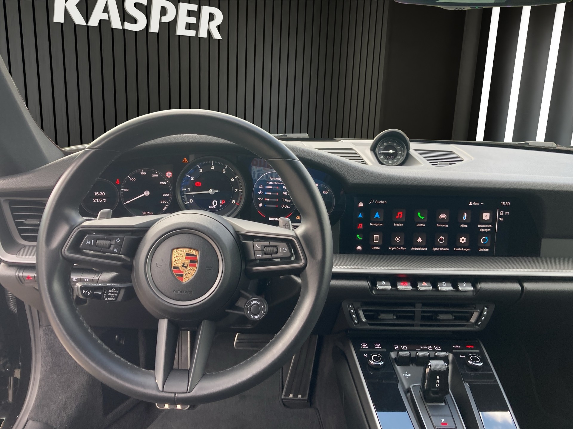 PORSCHE 911 Carrera 4-image-12