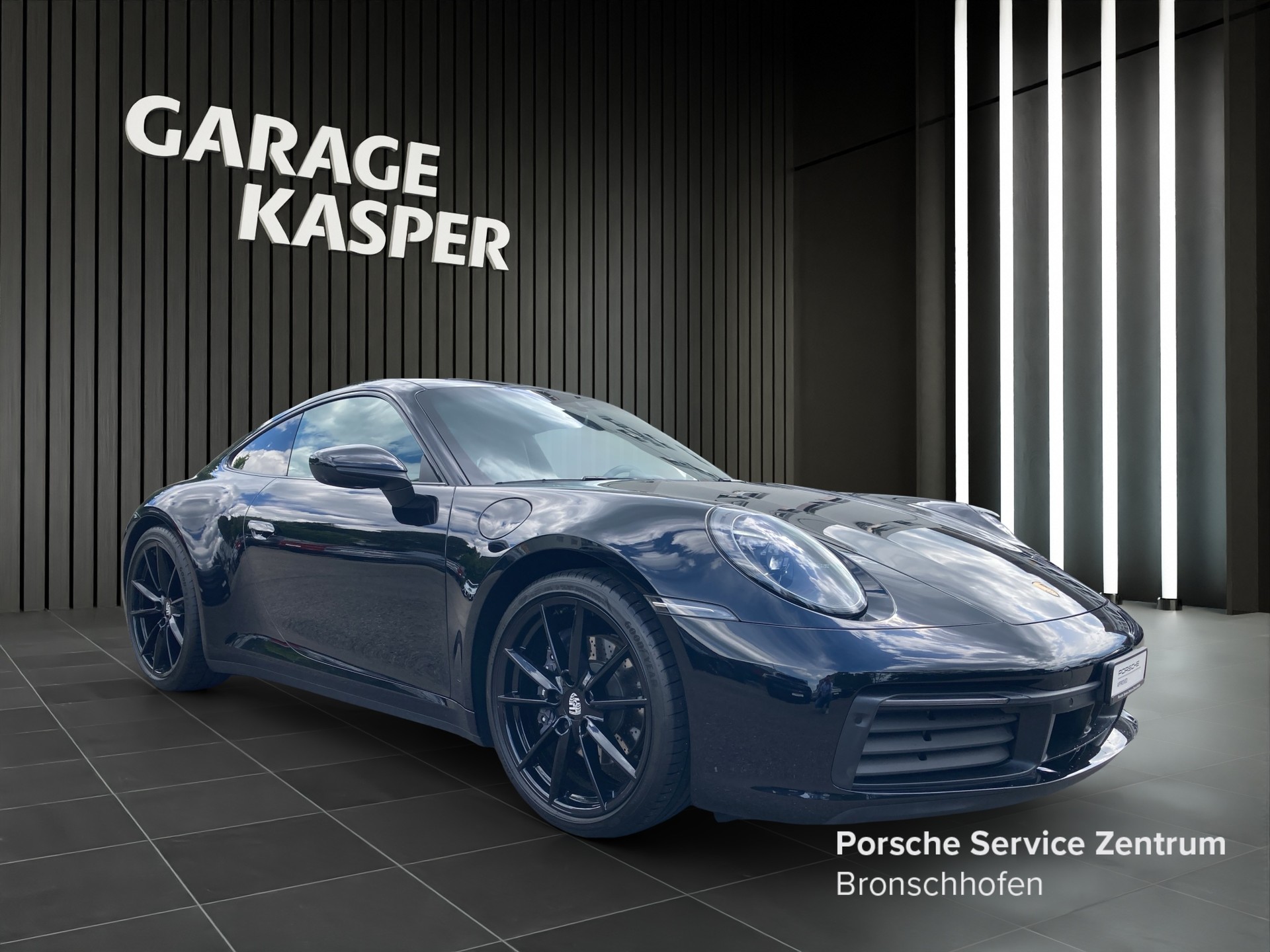PORSCHE 911 Carrera 4-image-6