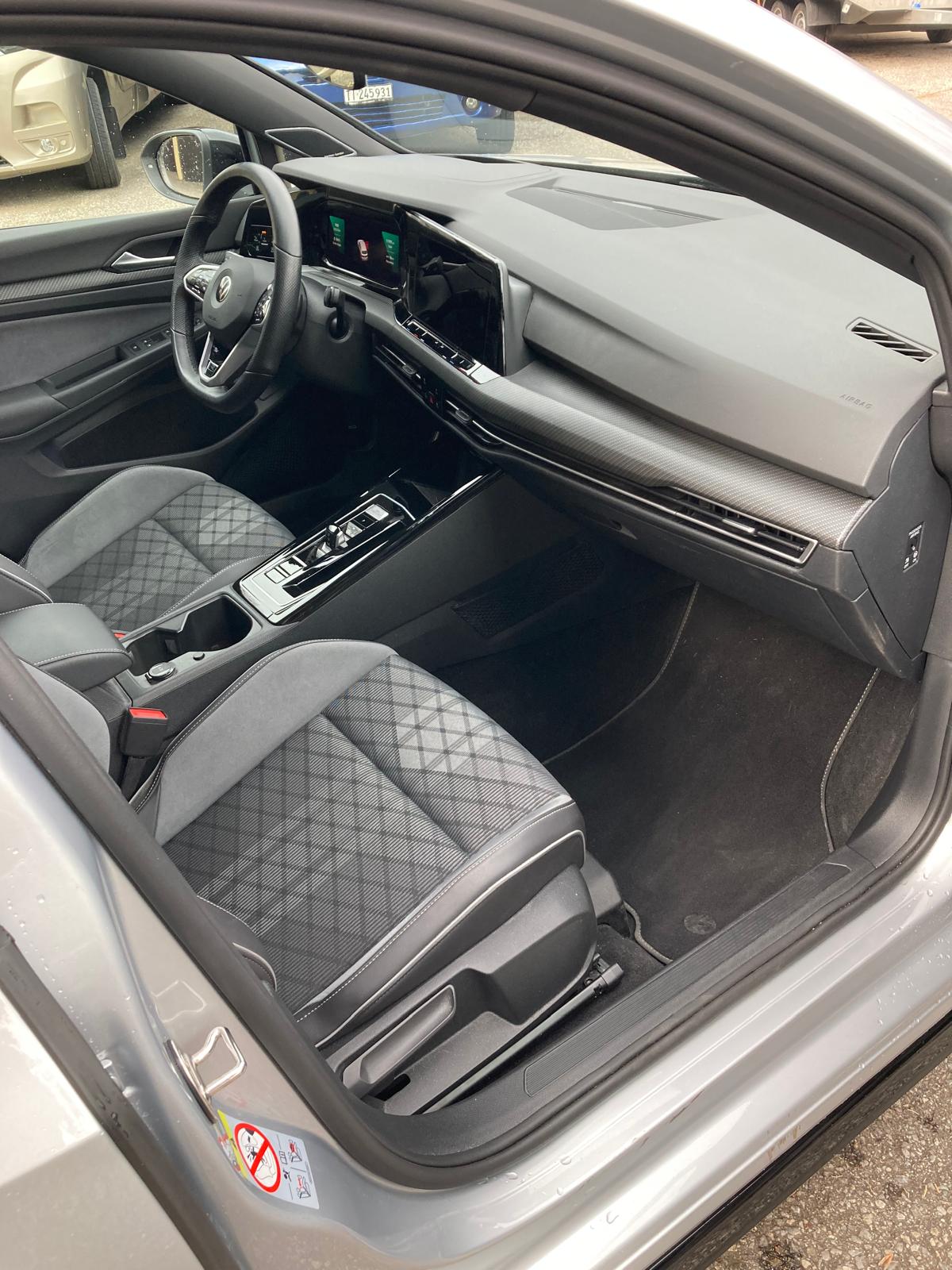 VW Golf 1.5 eTSI mHEV ACT R-Line DSG-image-10