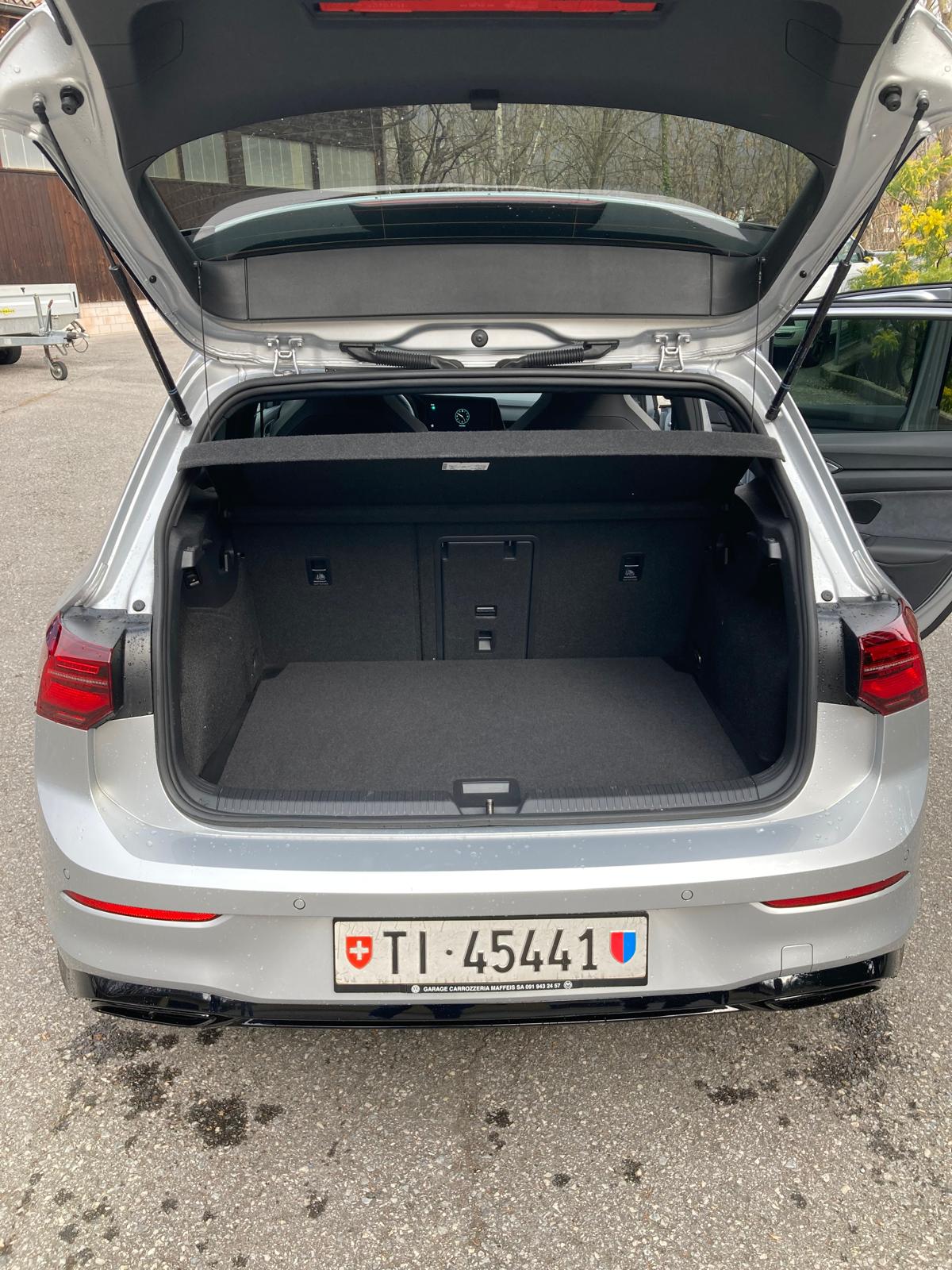VW Golf 1.5 eTSI mHEV ACT R-Line DSG-image-11