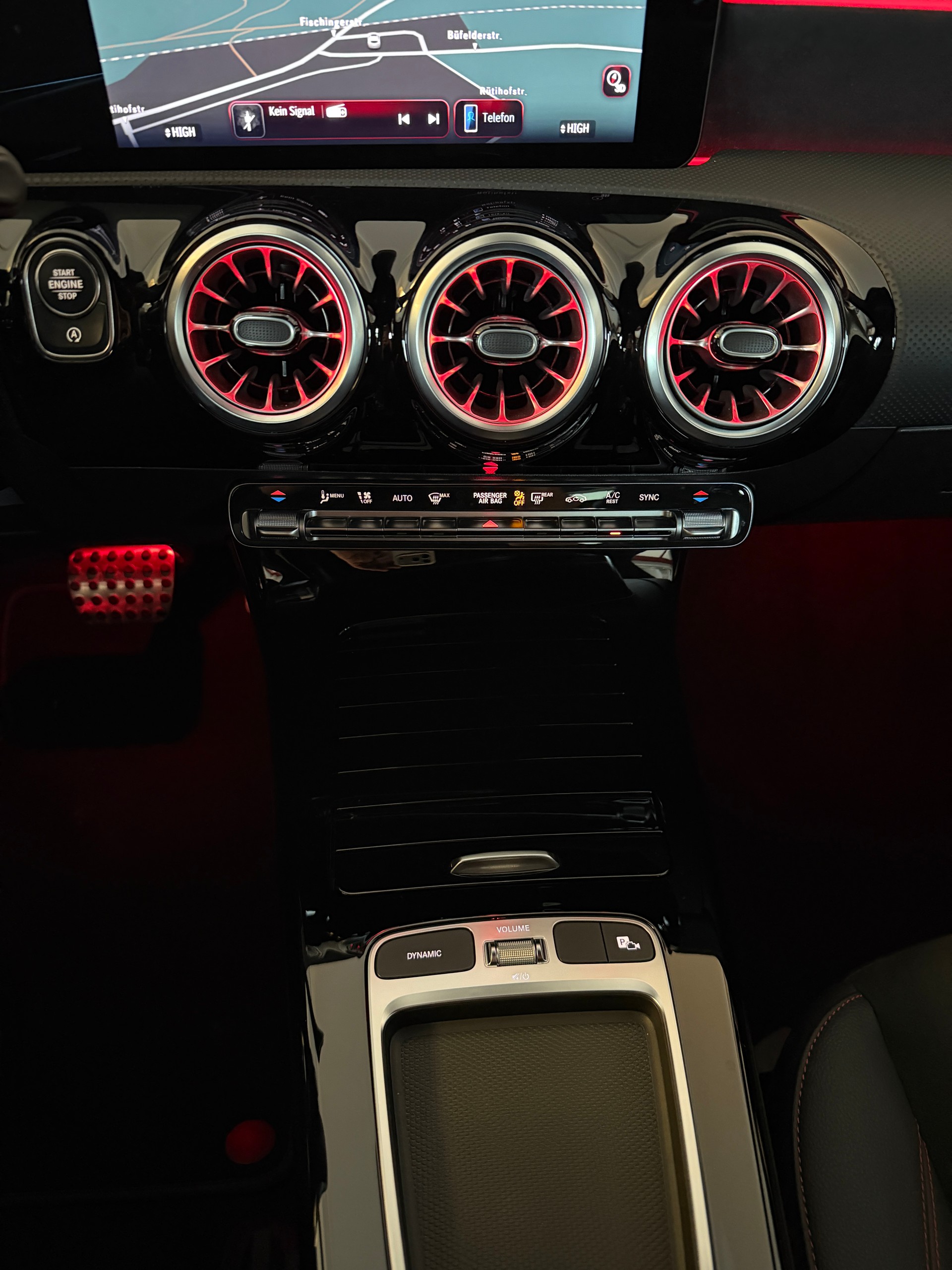 MERCEDES-BENZ CLA Shooting Brake 200 d AMG Line 8G-DCT *Facelift*-image-16