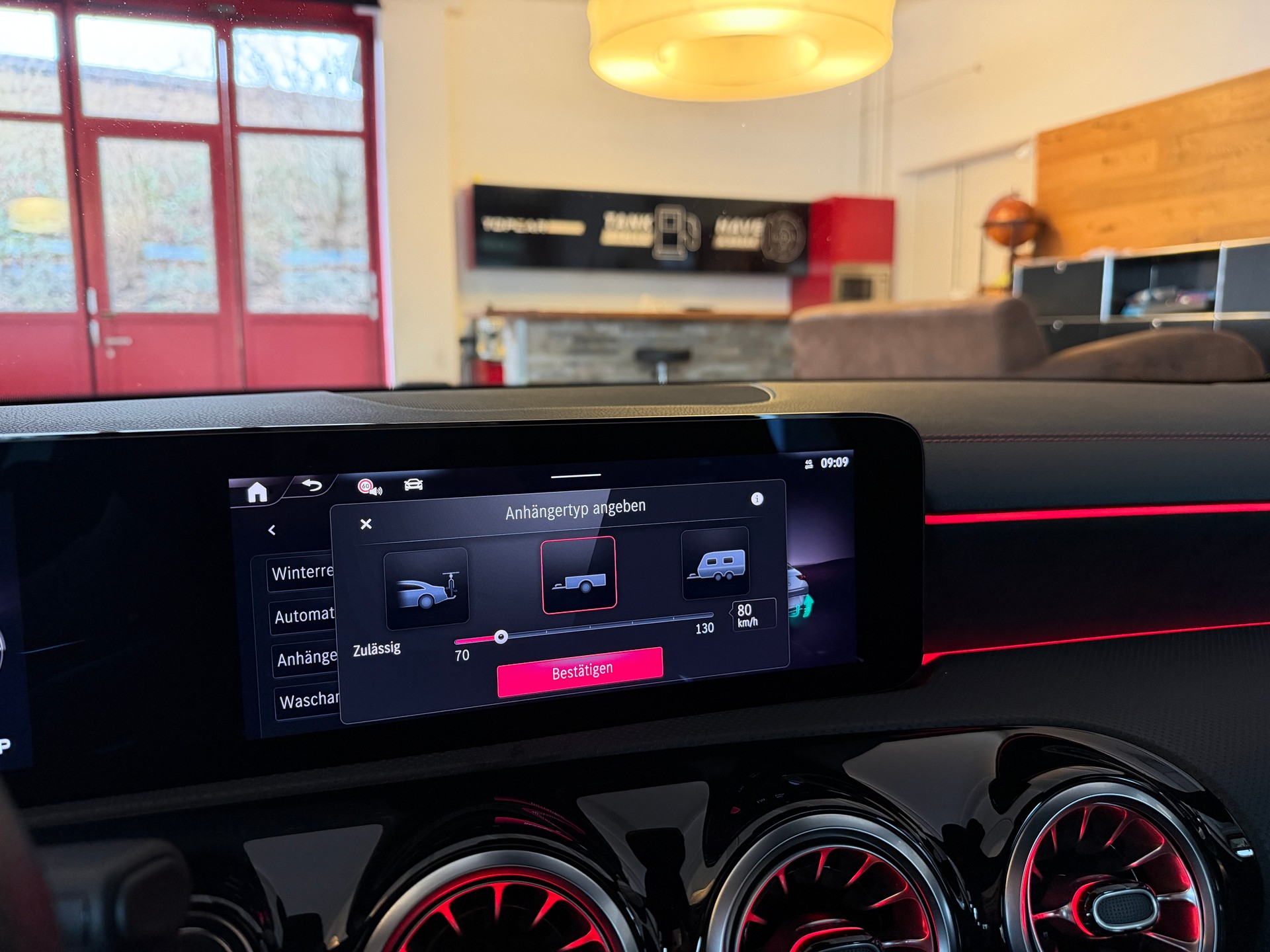 MERCEDES-BENZ CLA Shooting Brake 200 d AMG Line 8G-DCT *Facelift*-image-24