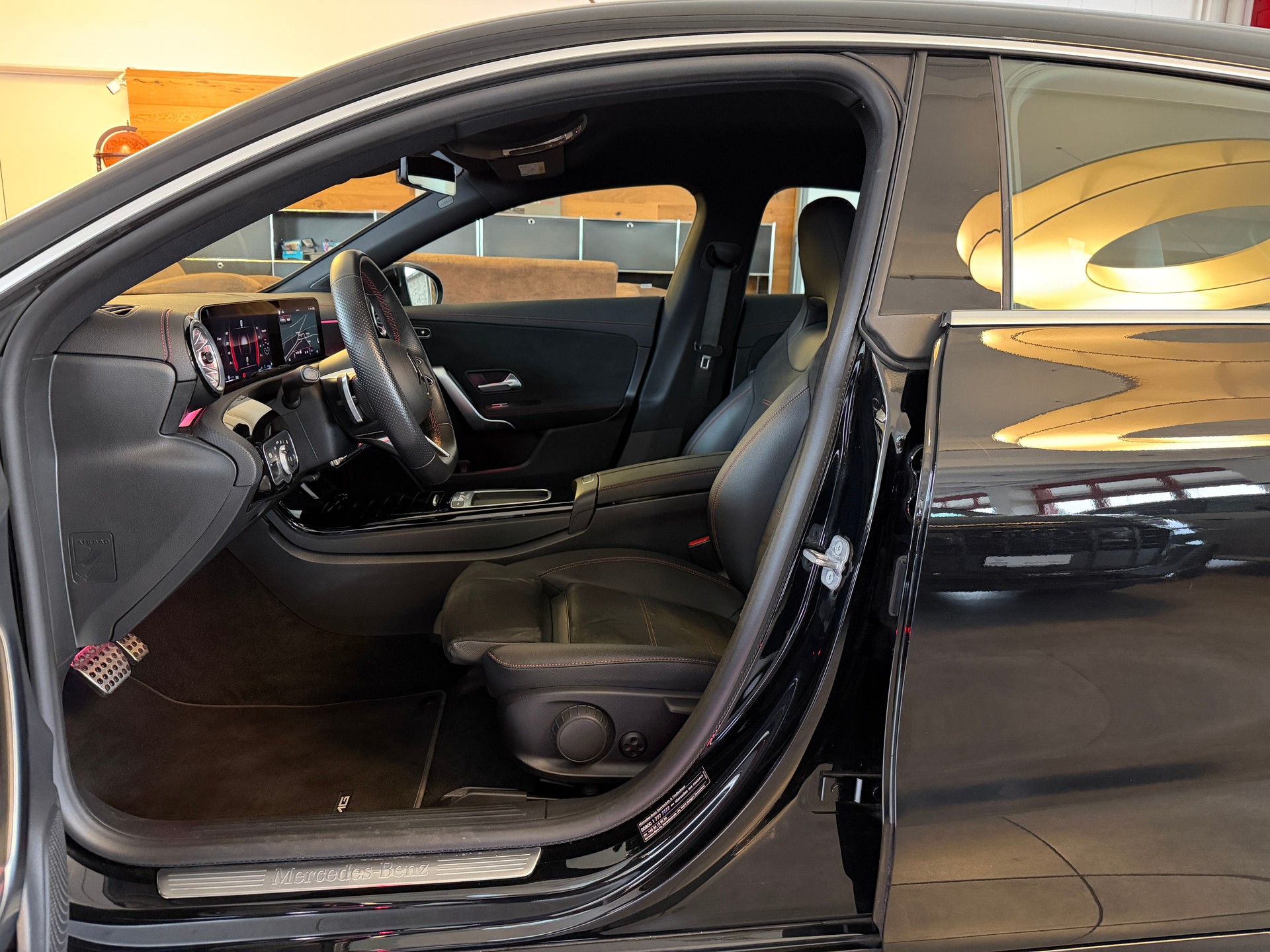 MERCEDES-BENZ CLA Shooting Brake 200 d AMG Line 8G-DCT *Facelift*-image-9
