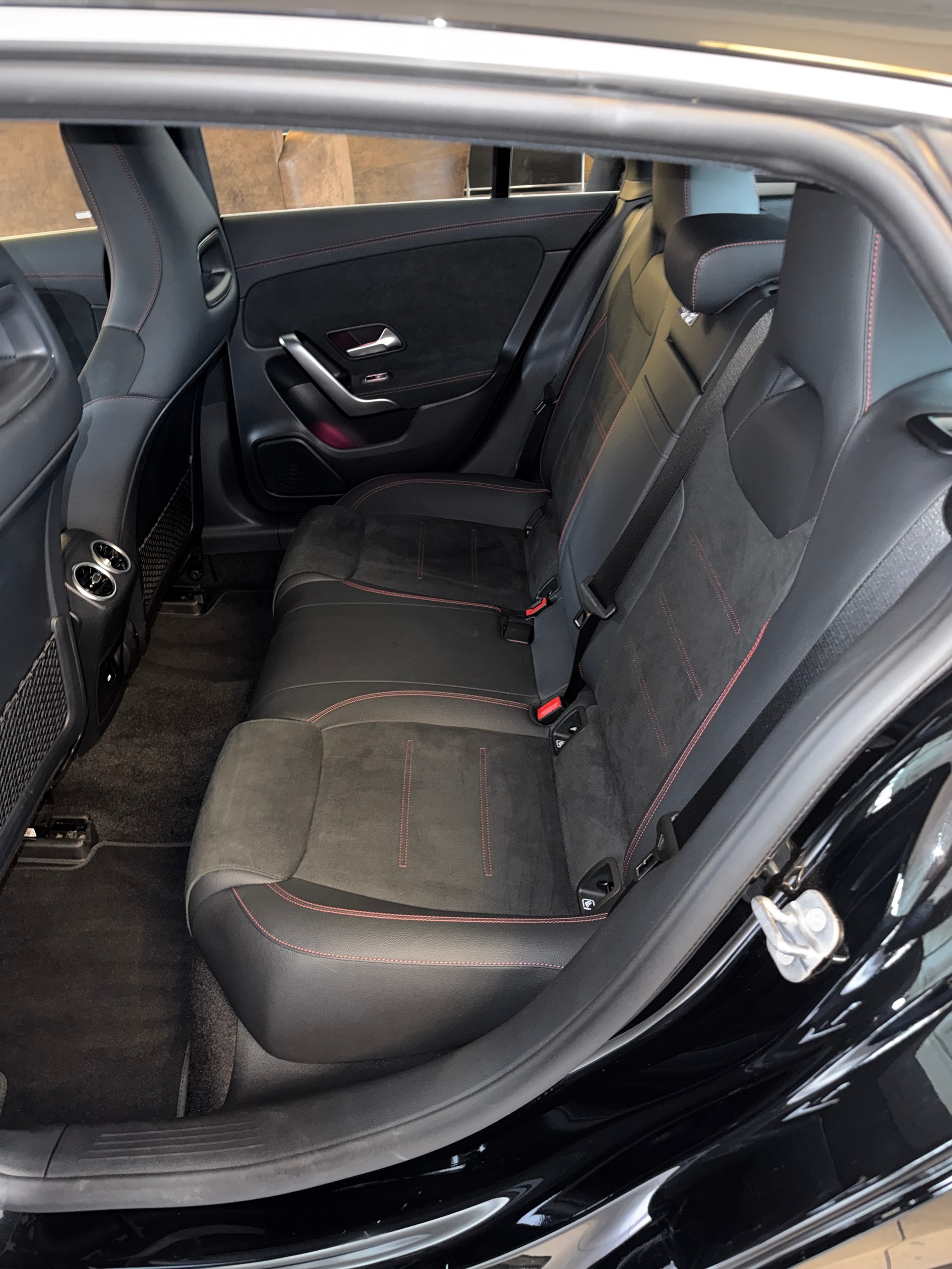 MERCEDES-BENZ CLA Shooting Brake 200 d AMG Line 8G-DCT *Facelift*-image-12