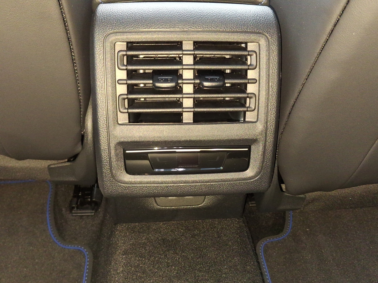 VW Golf 2.0 TSI R DSG 4 Motion-image-10