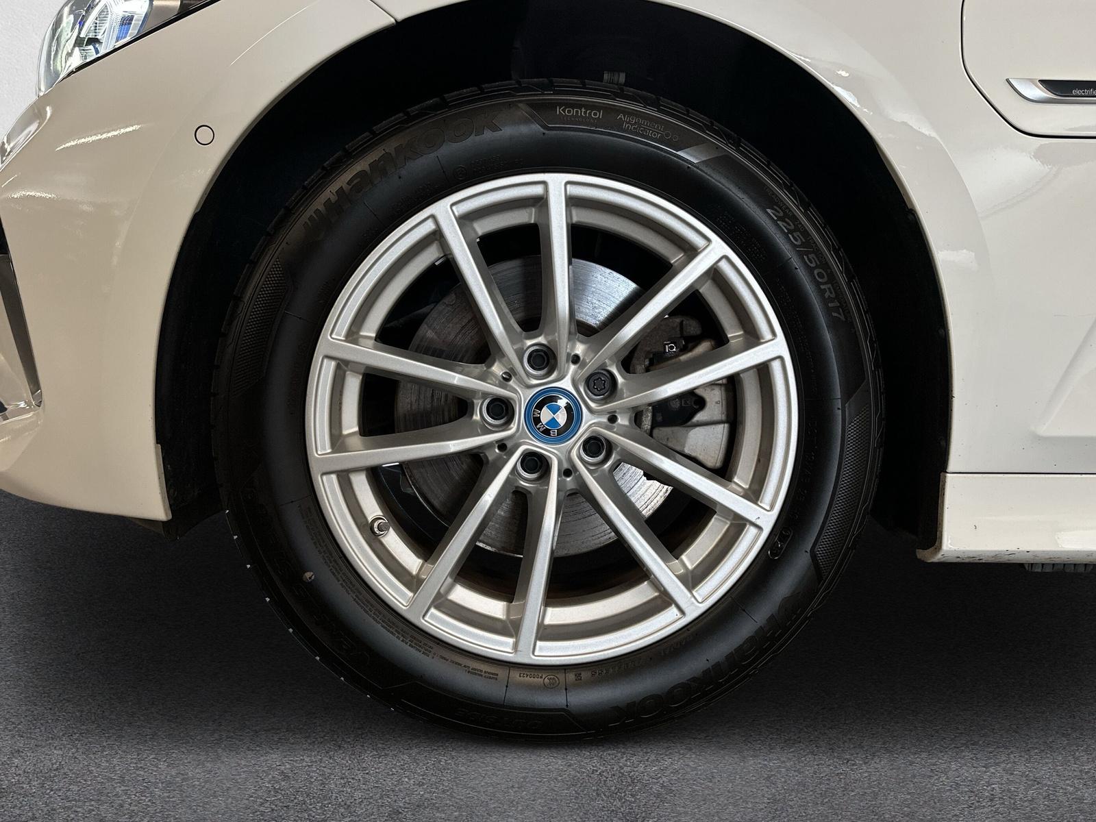 BMW 330e xDrive Touring G21 (CH) AHK 1.5T ** Leasing dès 1,9% **-image-9