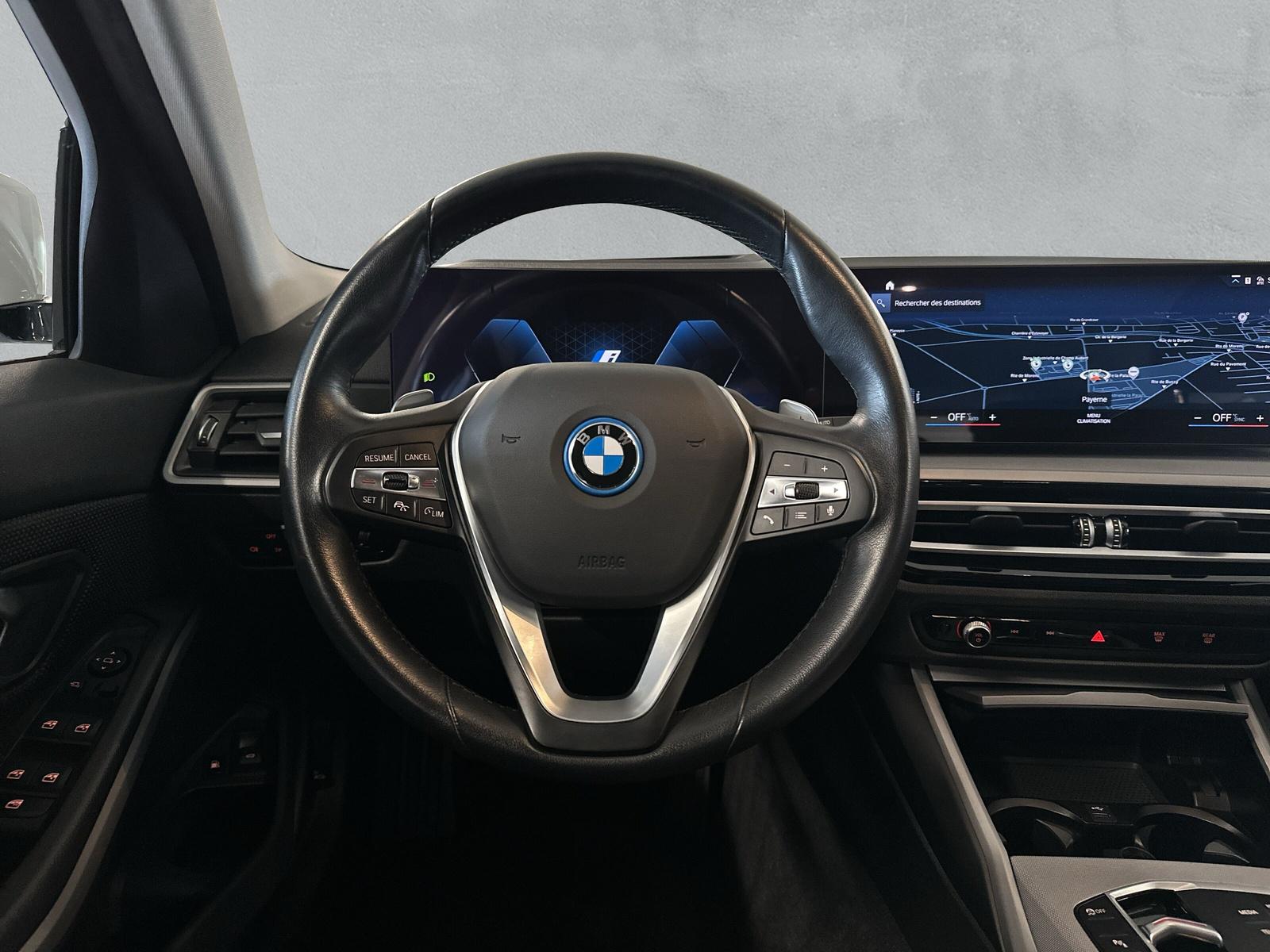 BMW 330e xDrive Touring G21 (CH) AHK 1.5T ** Leasing dès 1,9% **-image-16
