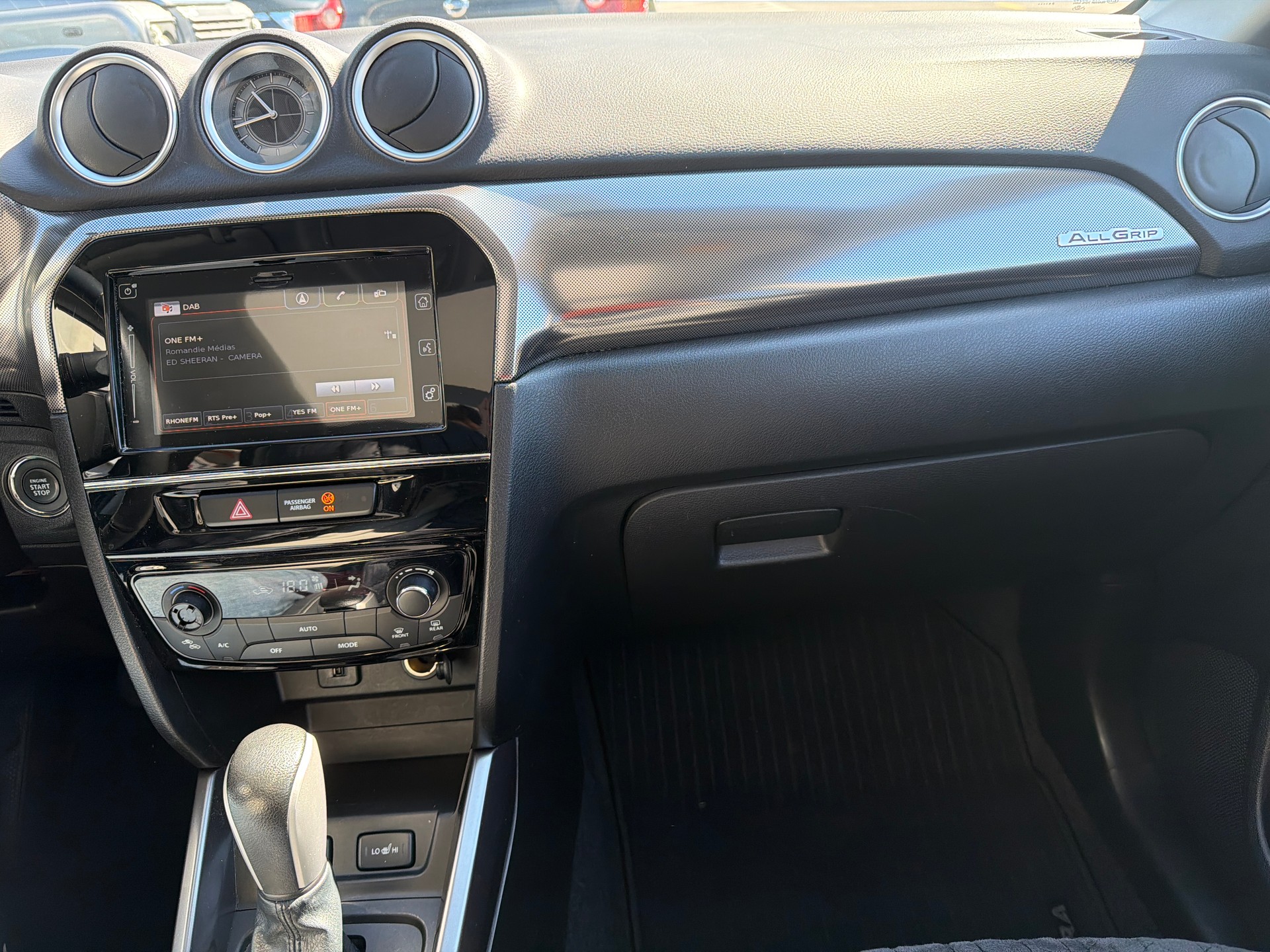 SUZUKI Vitara 1.4 Boosterjet Compact Top Hybrid Automatic-image-15