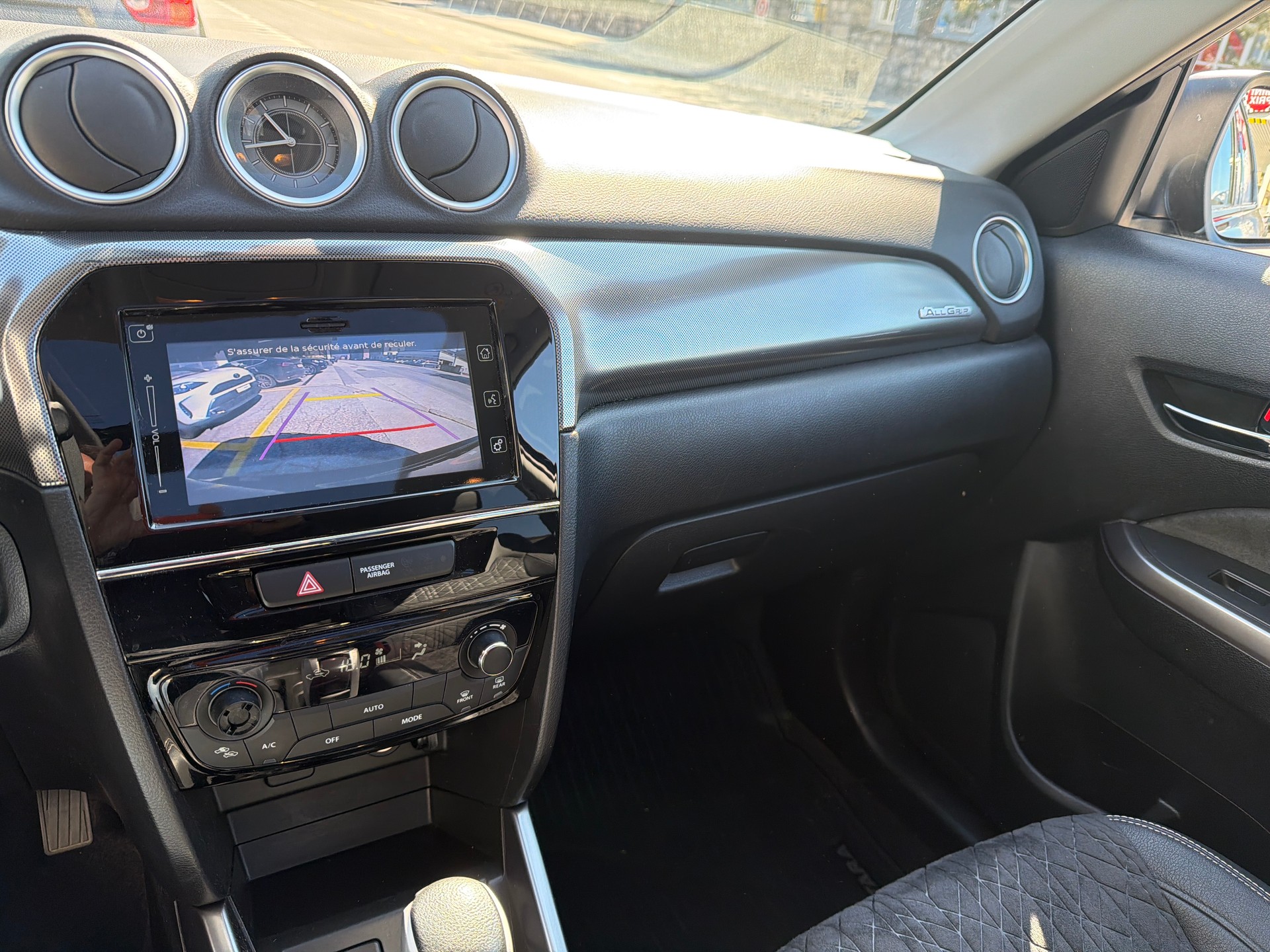 SUZUKI Vitara 1.4 Boosterjet Compact Top Hybrid Automatic-image-17
