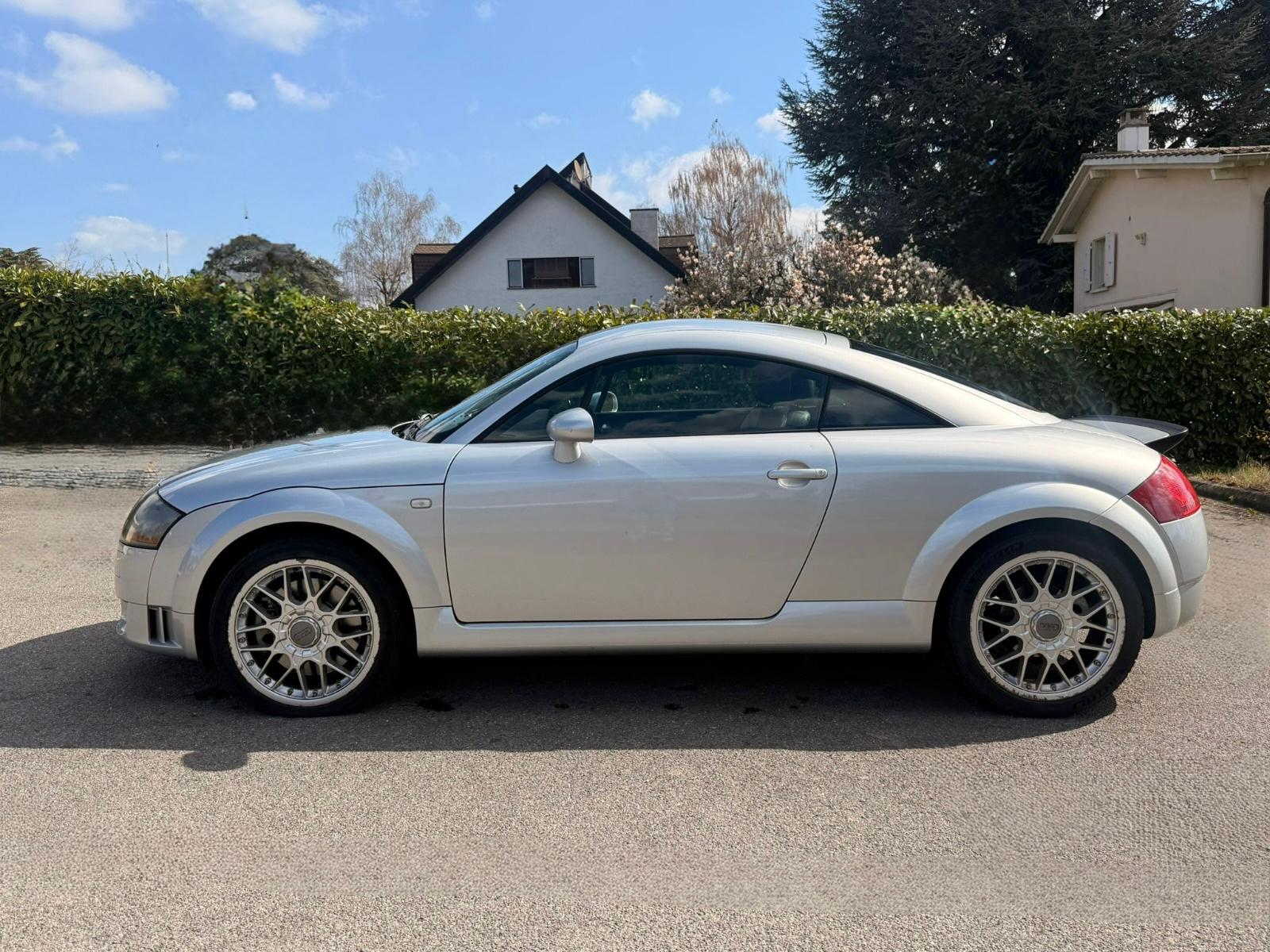 AUDI TT Coupé 3.2 quattro-showroom-element-3