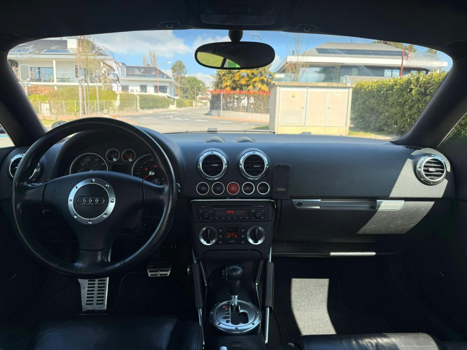 AUDI TT Coupé 3.2 quattro-image-11