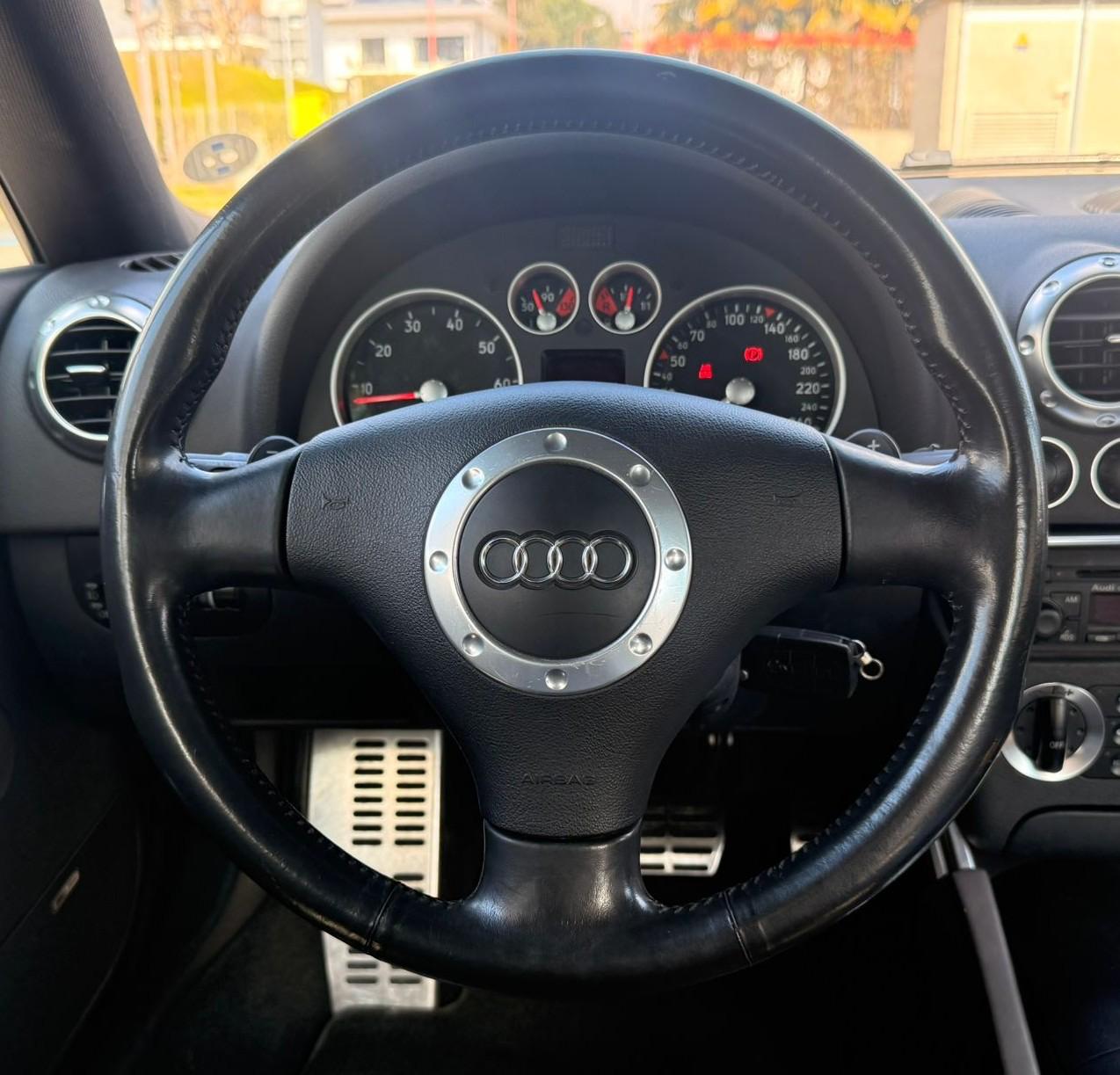 AUDI TT Coupé 3.2 quattro-image-13