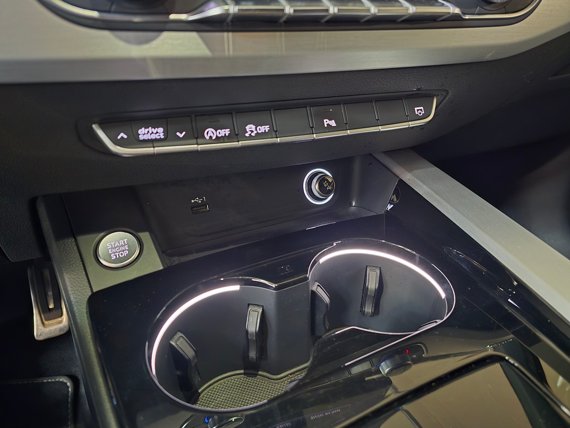 AUDI A4 Avant 45 TFSI S line S-tronic quattro-image-16