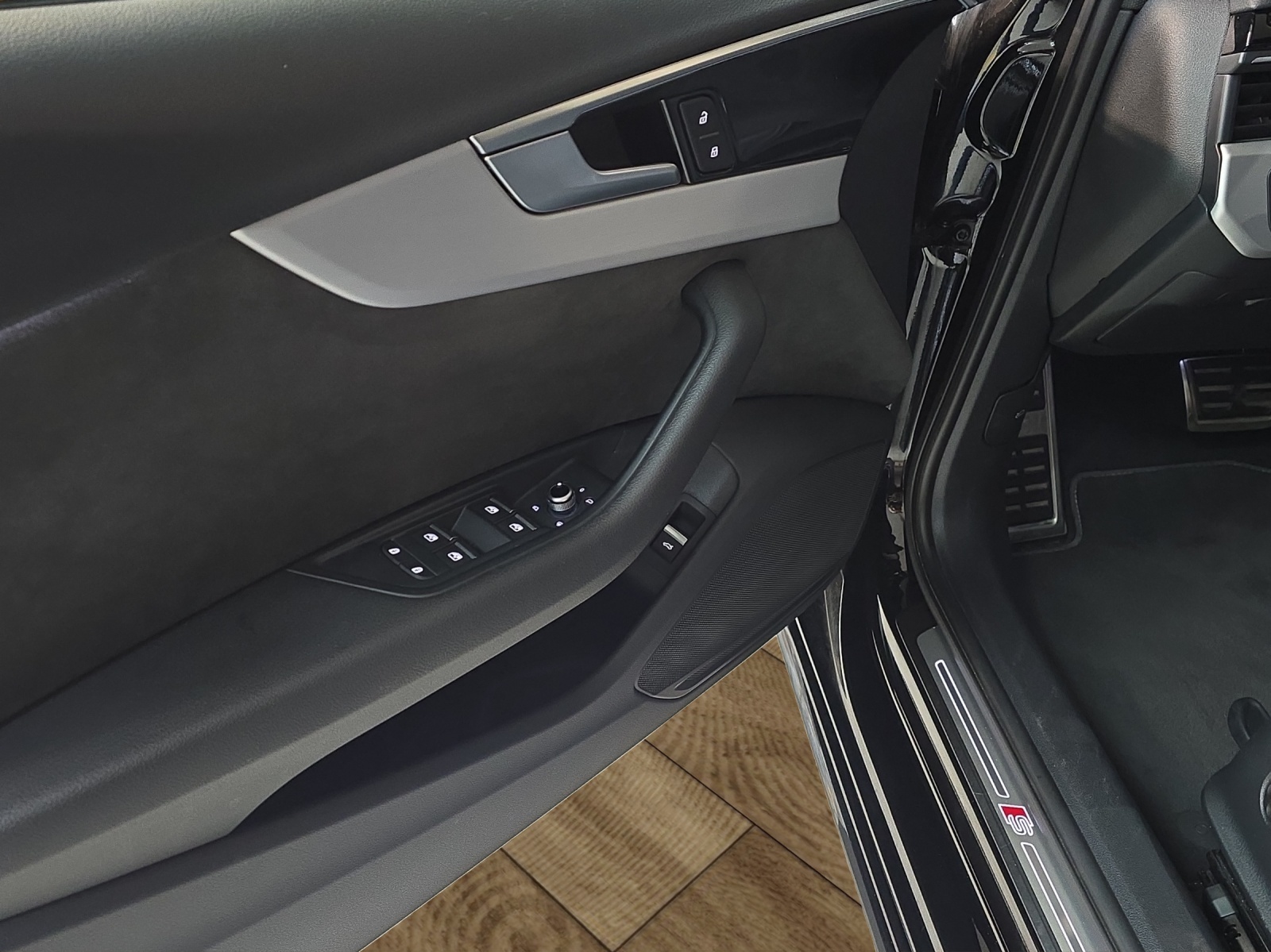 AUDI A4 Avant 45 TFSI S line S-tronic quattro-image-18