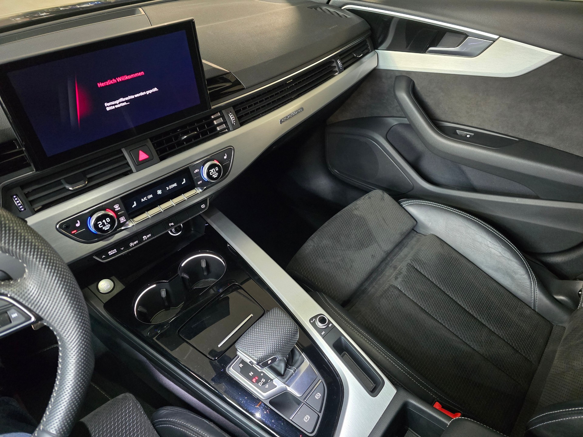 AUDI A4 Avant 45 TFSI S line S-tronic quattro-image-11