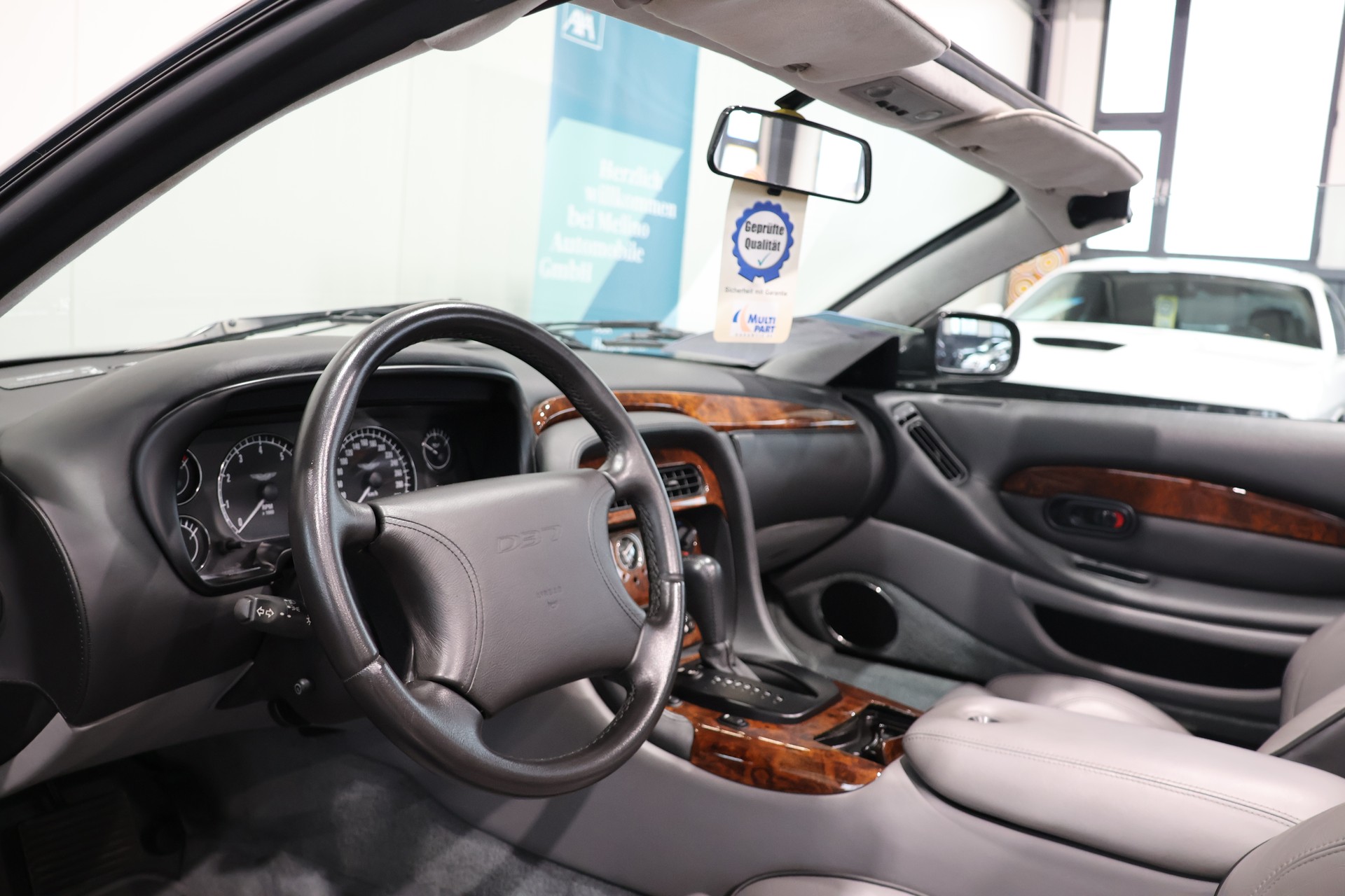 ASTON MARTIN DB7 Vantage Volante-image-10