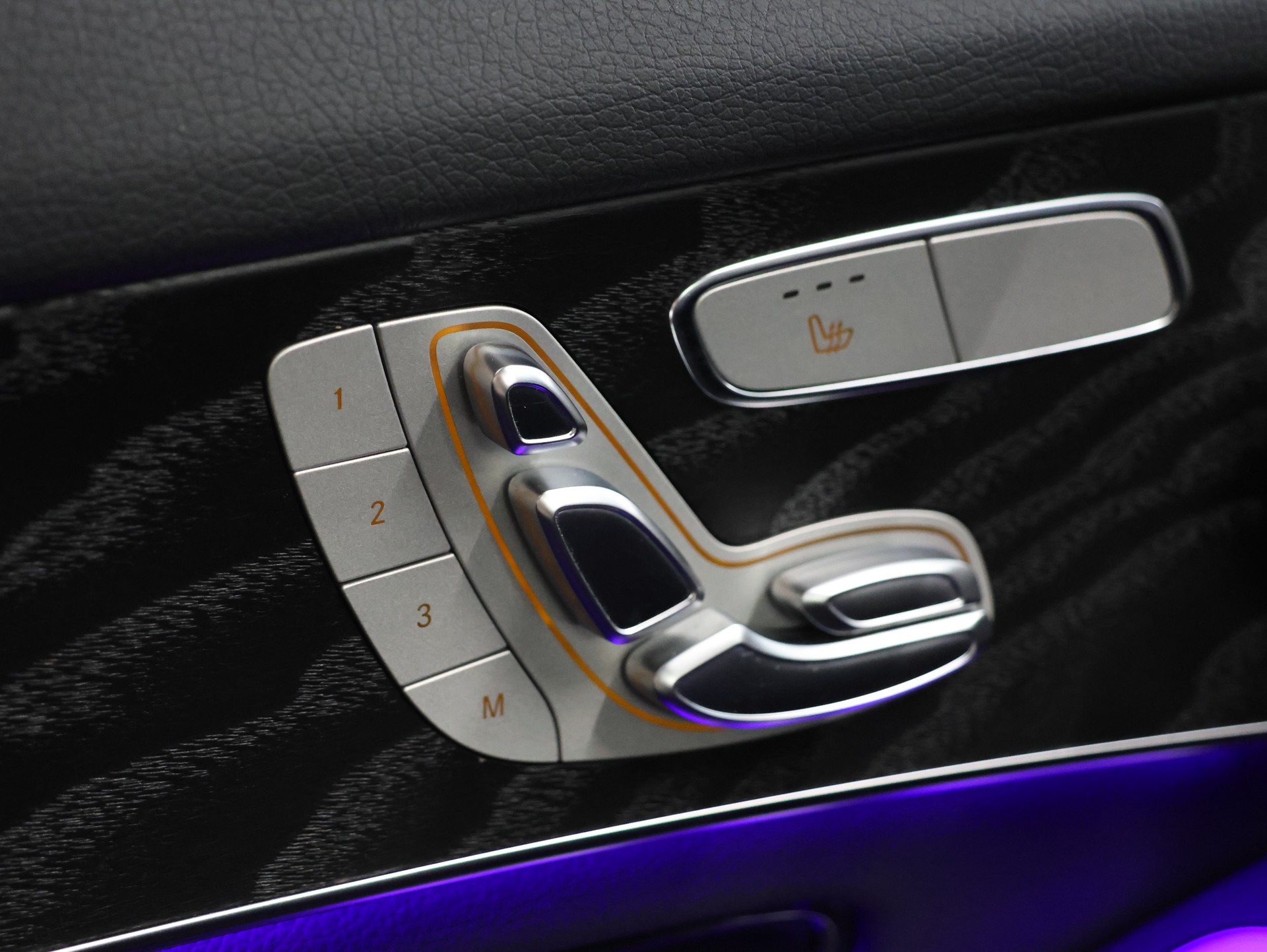 MERCEDES-BENZ GLC 200 AMG Line *Pano* *Volleder* *360° Kamera*-image-29