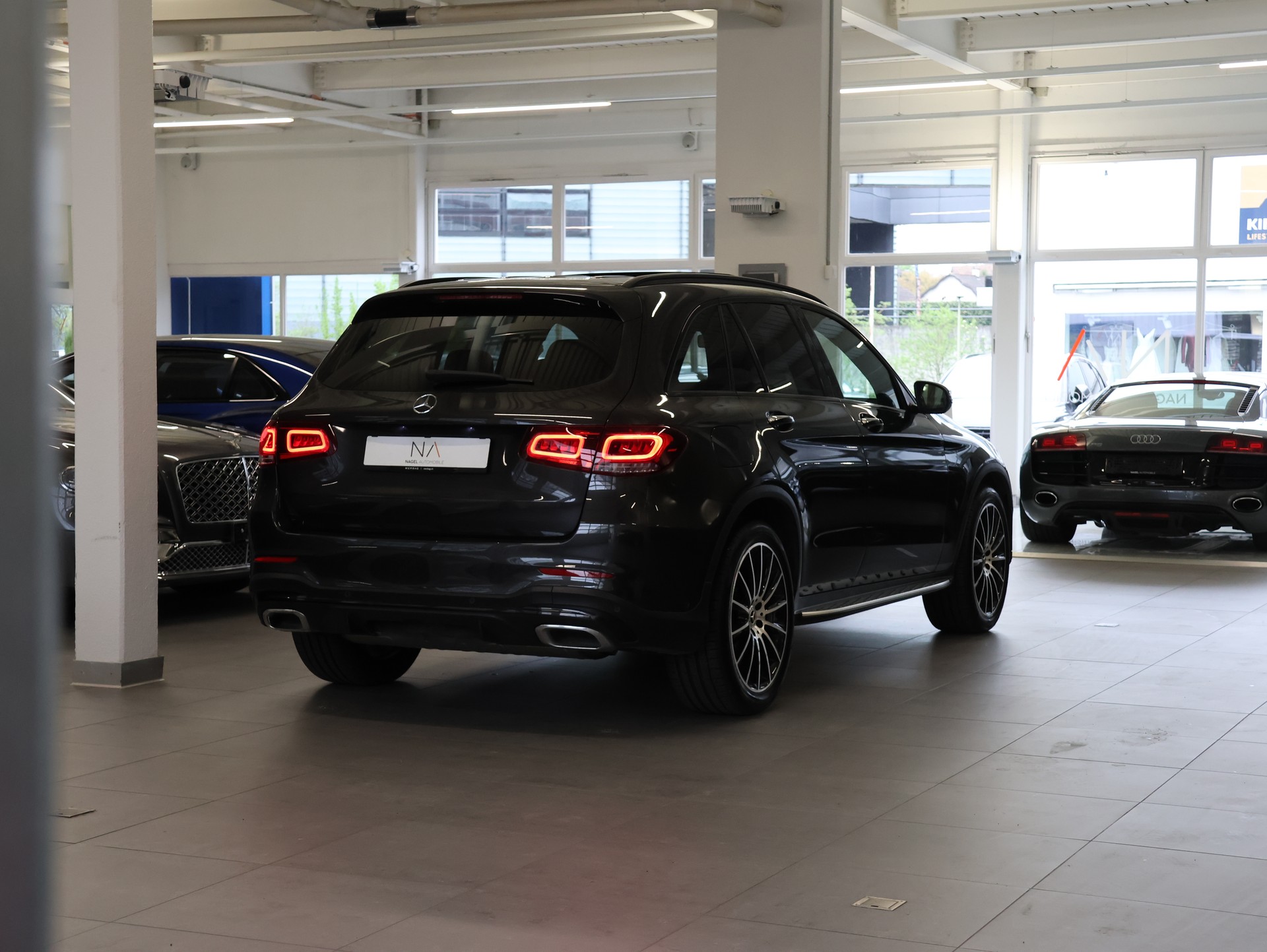 MERCEDES-BENZ GLC 200 AMG Line *Pano* *Volleder* *360° Kamera*-image-12