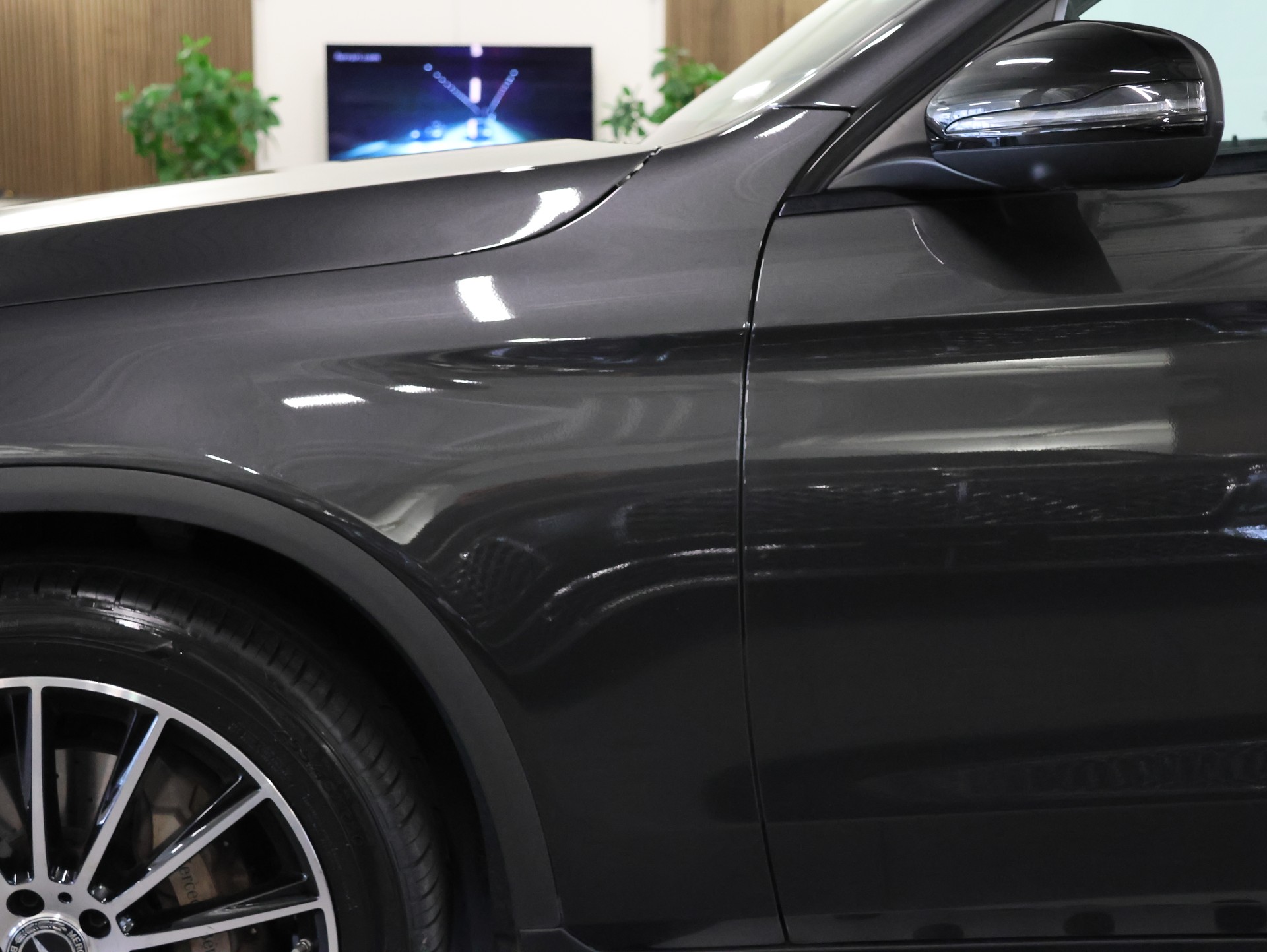MERCEDES-BENZ GLC 200 AMG Line *Pano* *Volleder* *360° Kamera*-image-13