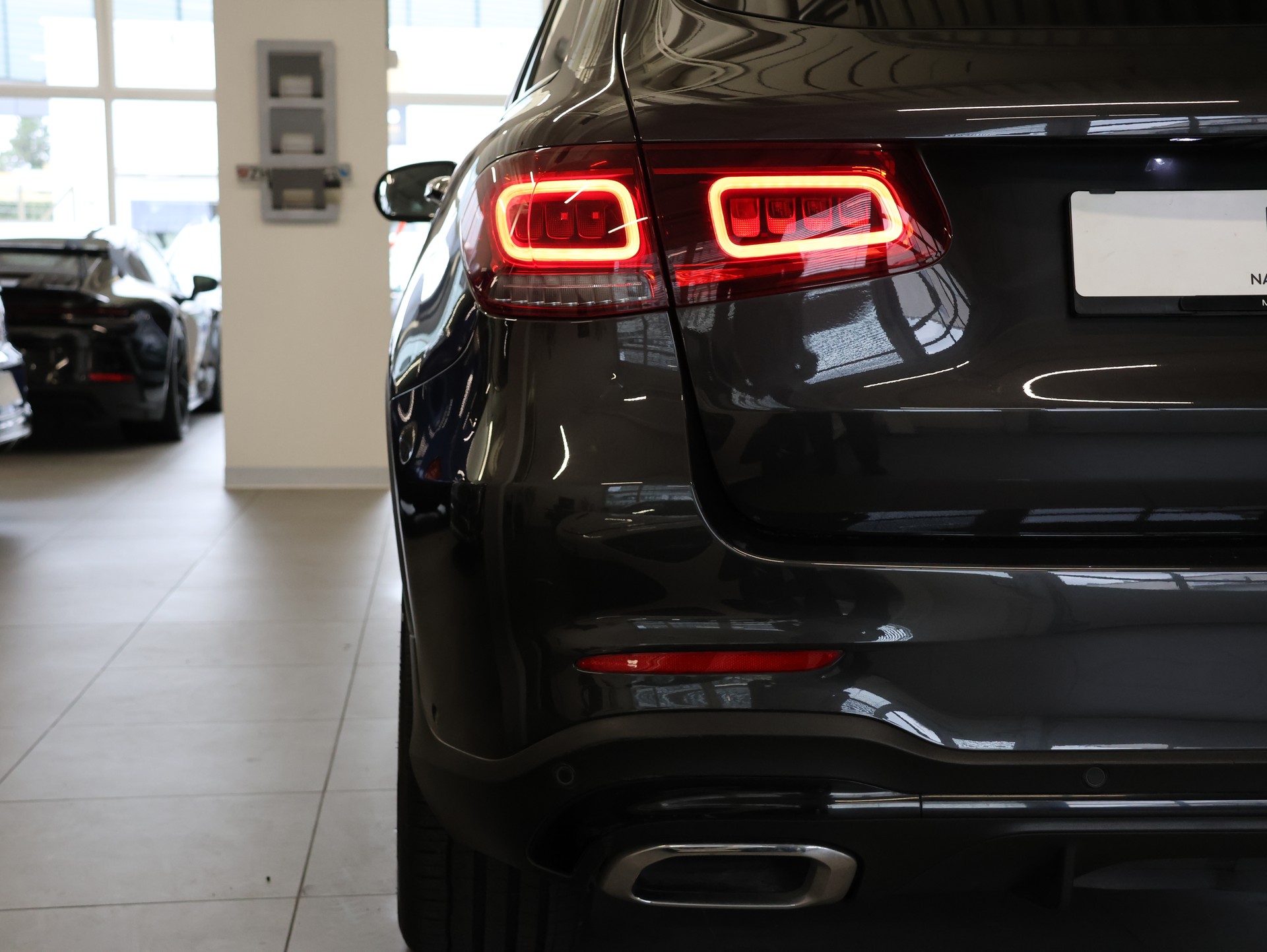 MERCEDES-BENZ GLC 200 AMG Line *Pano* *Volleder* *360° Kamera*-image-10