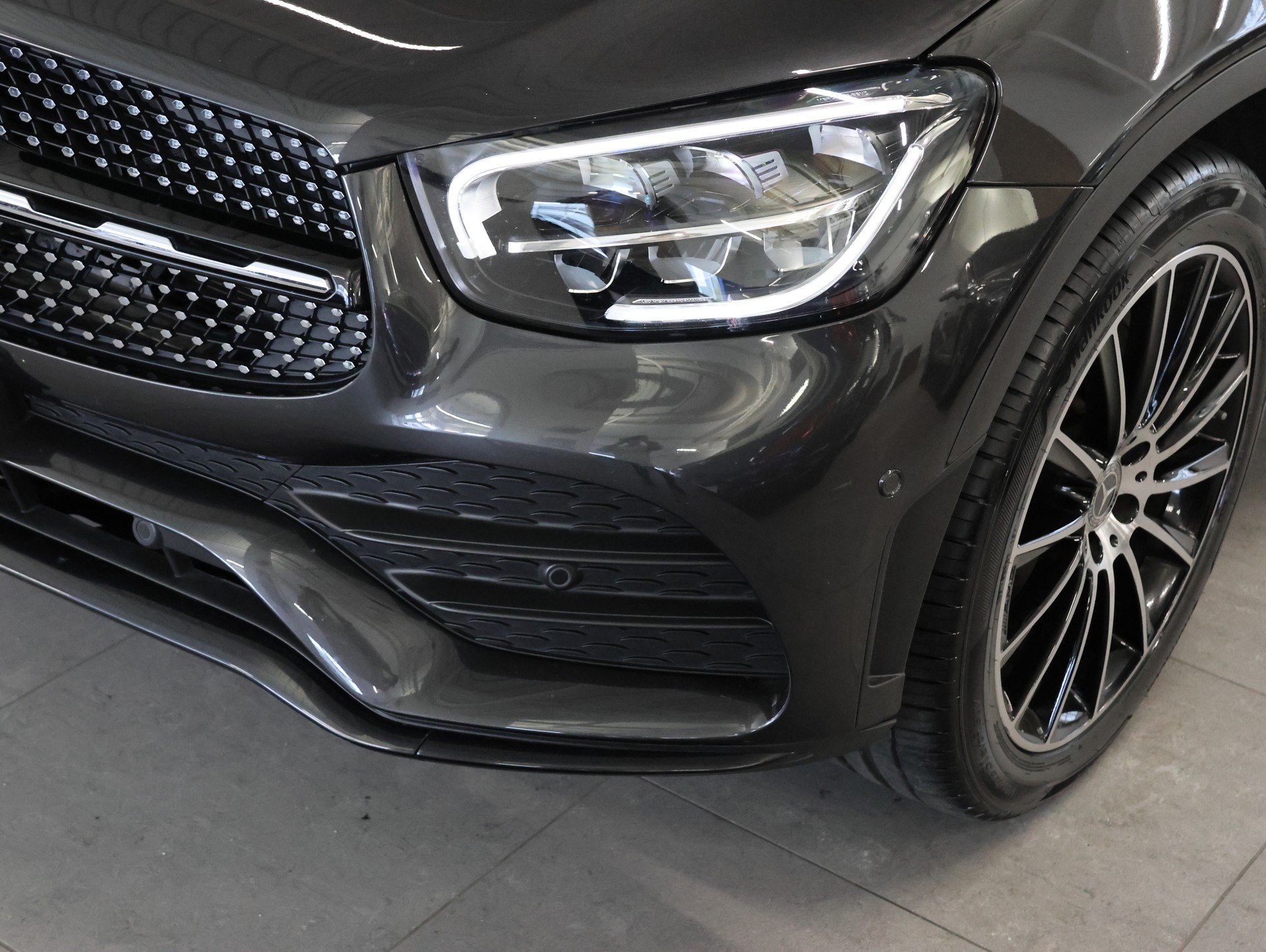 MERCEDES-BENZ GLC 200 AMG Line *Pano* *Volleder* *360° Kamera*-image-8