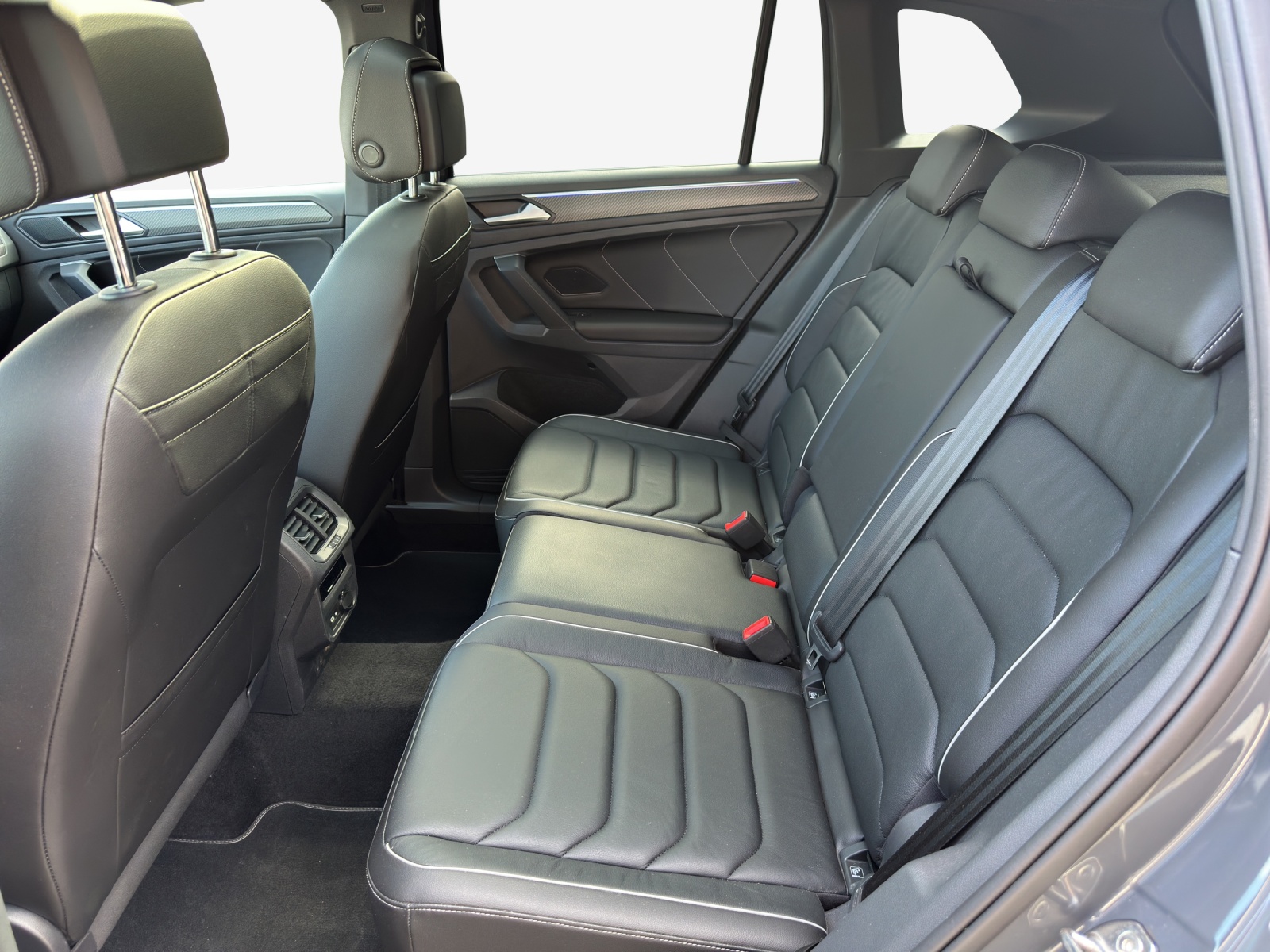 VW Tiguan 2.0TSI R-Line 4Motion DSG-image-8